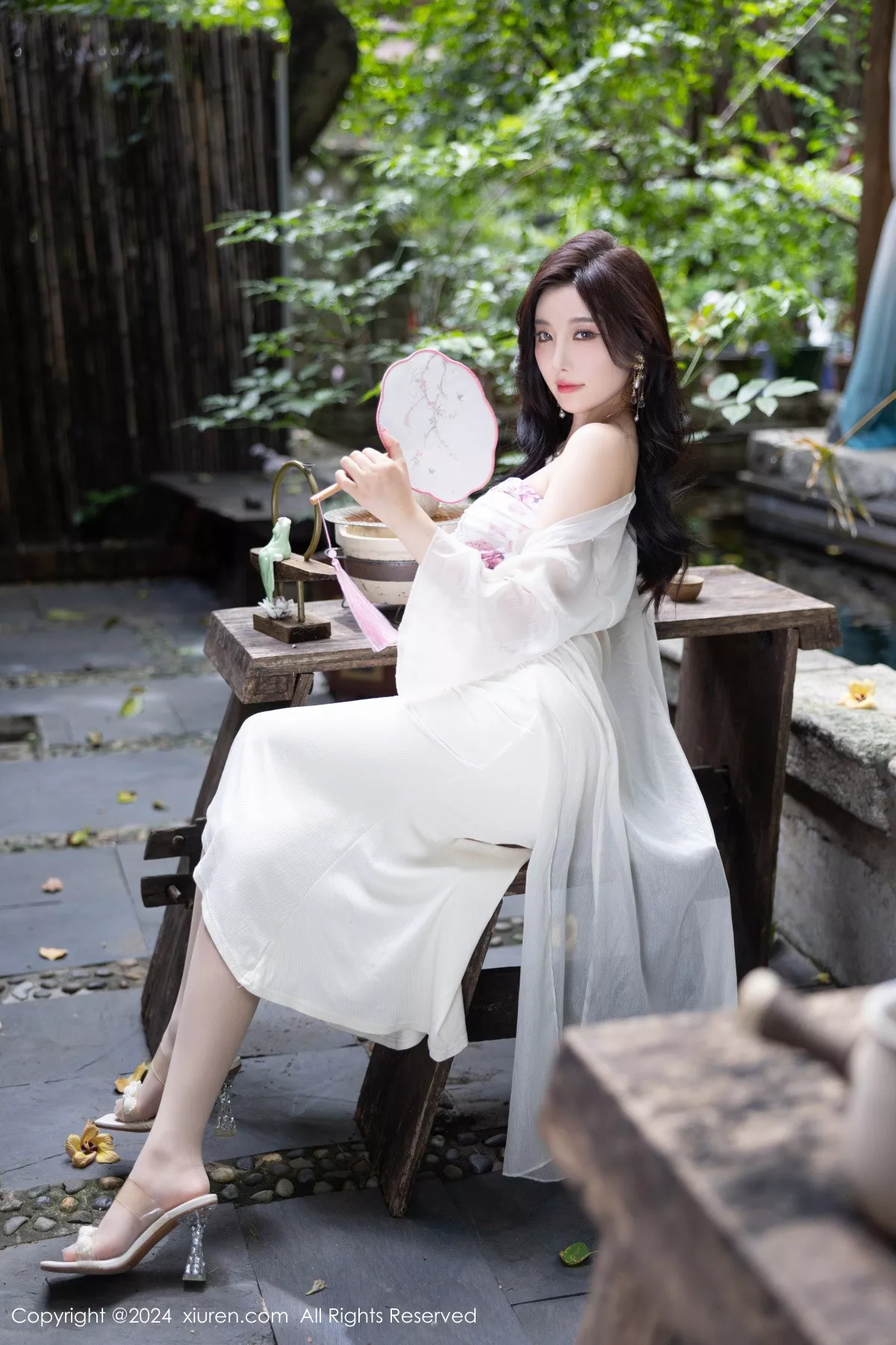 网XiuRen】 丽人 杨晨晨 【秀人XIUREN 秀完美身段 开档肉丝 Yome 浅色连衣裙 迷惑密拍重购 撩人 Vol.8926