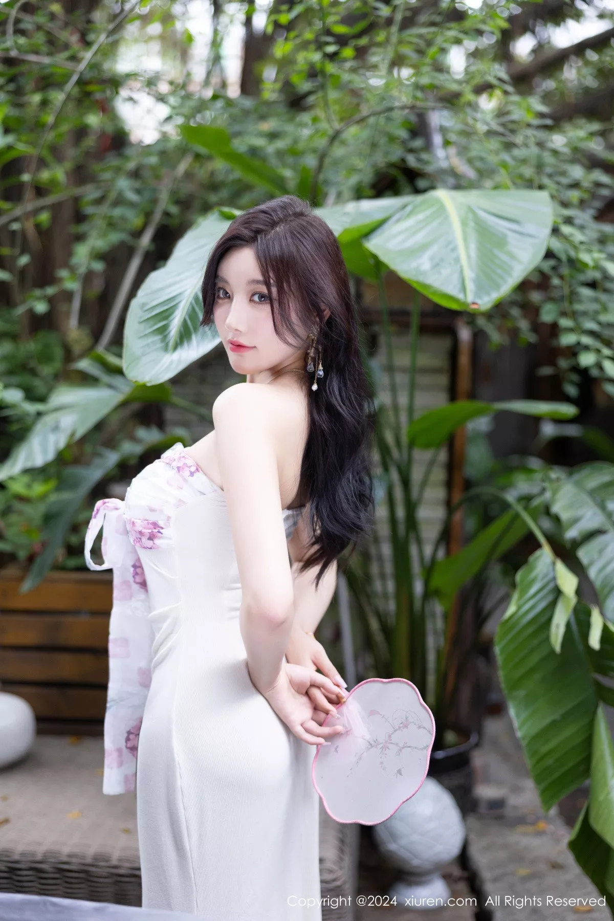 网XiuRen】 丽人 杨晨晨 【秀人XIUREN 秀完美身段 开档肉丝 Yome 浅色连衣裙 迷惑密拍重购 撩人 Vol.8926