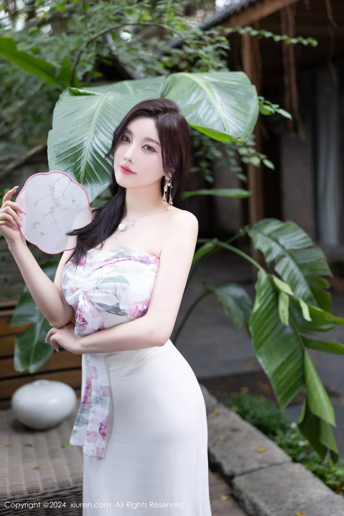 网XiuRen】 丽人 杨晨晨 【秀人XIUREN 秀完美身段 开档肉丝 Yome 浅色连衣裙 迷惑密拍重购 撩人 Vol.8926