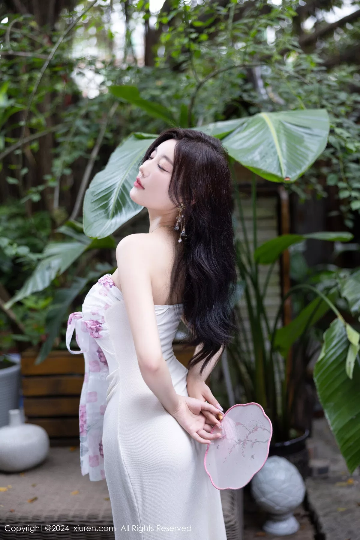 网XiuRen】 丽人 杨晨晨 【秀人XIUREN 秀完美身段 开档肉丝 Yome 浅色连衣裙 迷惑密拍重购 撩人 Vol.8926