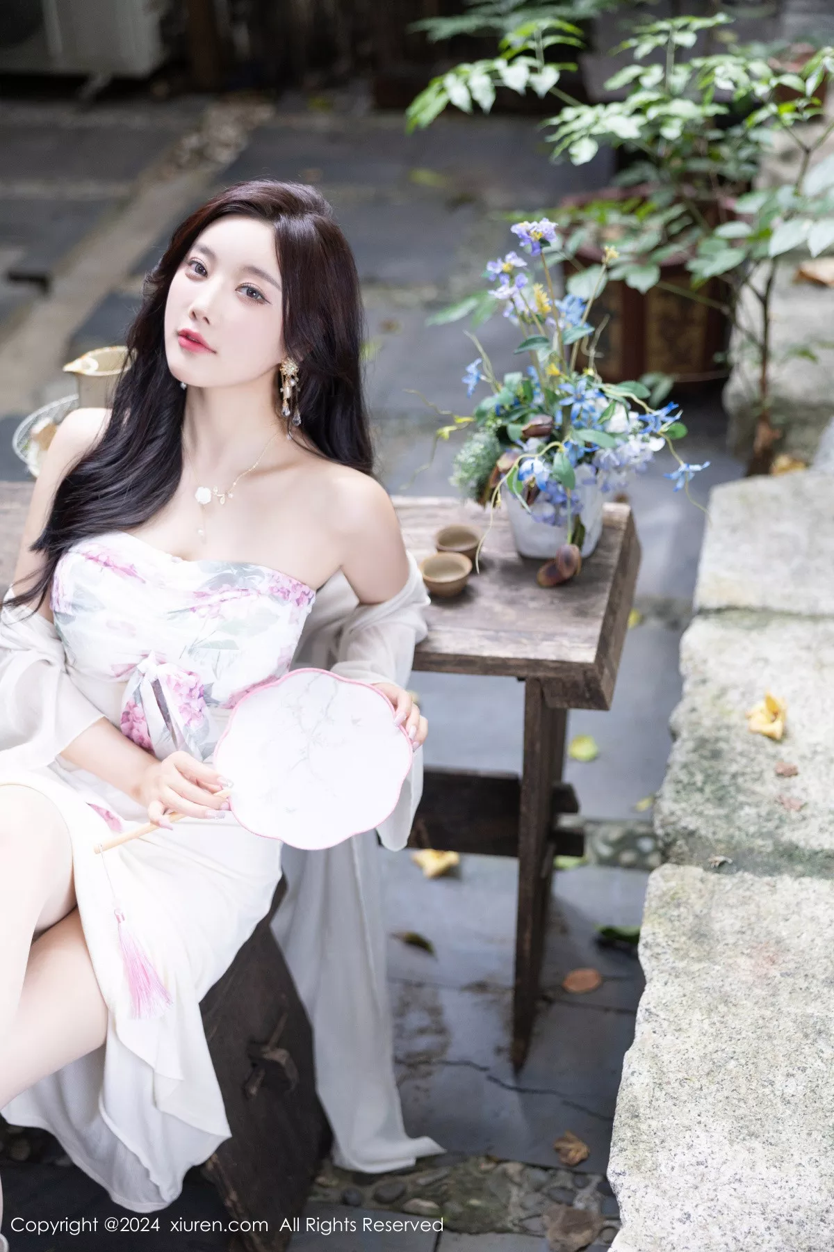 网XiuRen】 丽人 杨晨晨 【秀人XIUREN 秀完美身段 开档肉丝 Yome 浅色连衣裙 迷惑密拍重购 撩人 Vol.8926