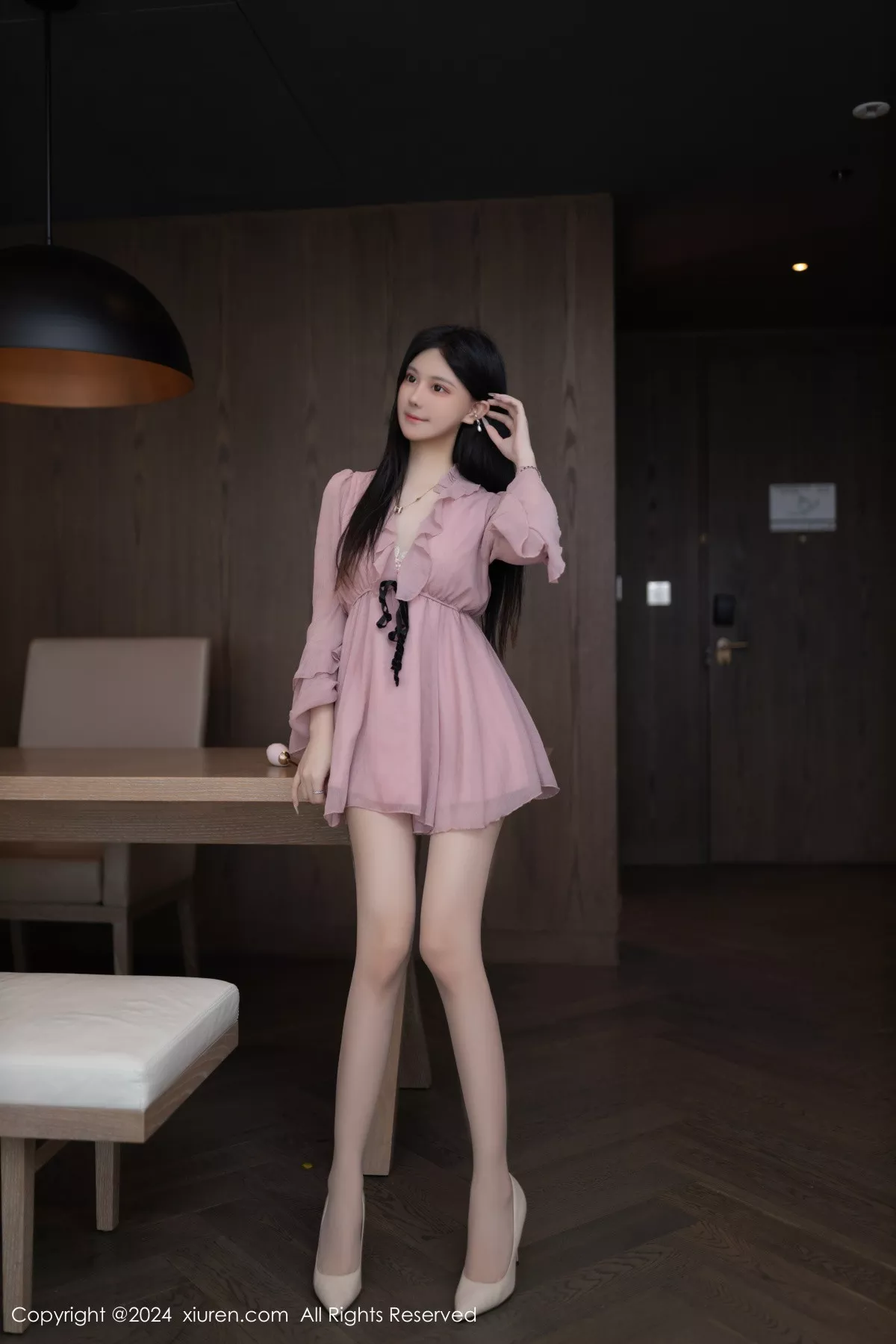幼幼 风格 诱人写真重设 【XIUREN秀人 白色 No.8925 网XiuRen】 超薄性趣服 紫色 艳模 秀无瑕身段 连衣短裙