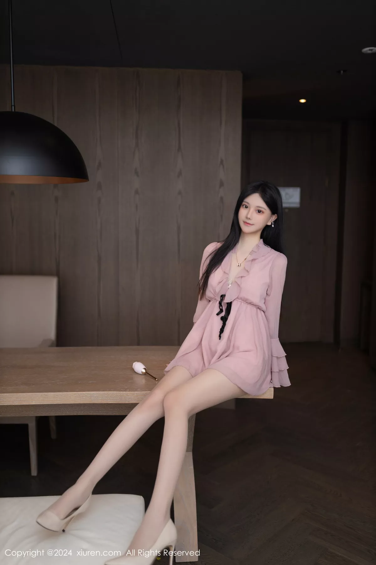 幼幼 风格 诱人写真重设 【XIUREN秀人 白色 No.8925 网XiuRen】 超薄性趣服 紫色 艳模 秀无瑕身段 连衣短裙