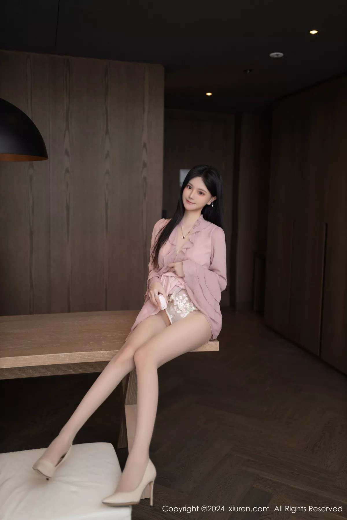 幼幼 风格 诱人写真重设 【XIUREN秀人 白色 No.8925 网XiuRen】 超薄性趣服 紫色 艳模 秀无瑕身段 连衣短裙