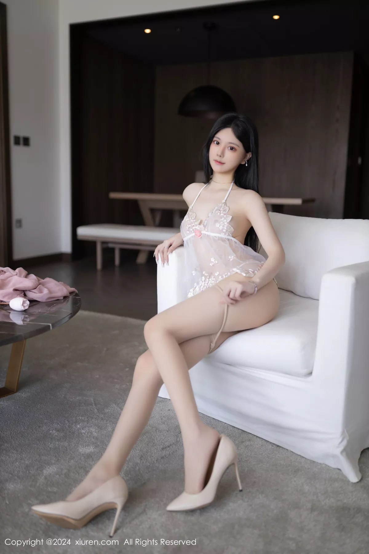 幼幼 风格 诱人写真重设 【XIUREN秀人 白色 No.8925 网XiuRen】 超薄性趣服 紫色 艳模 秀无瑕身段 连衣短裙