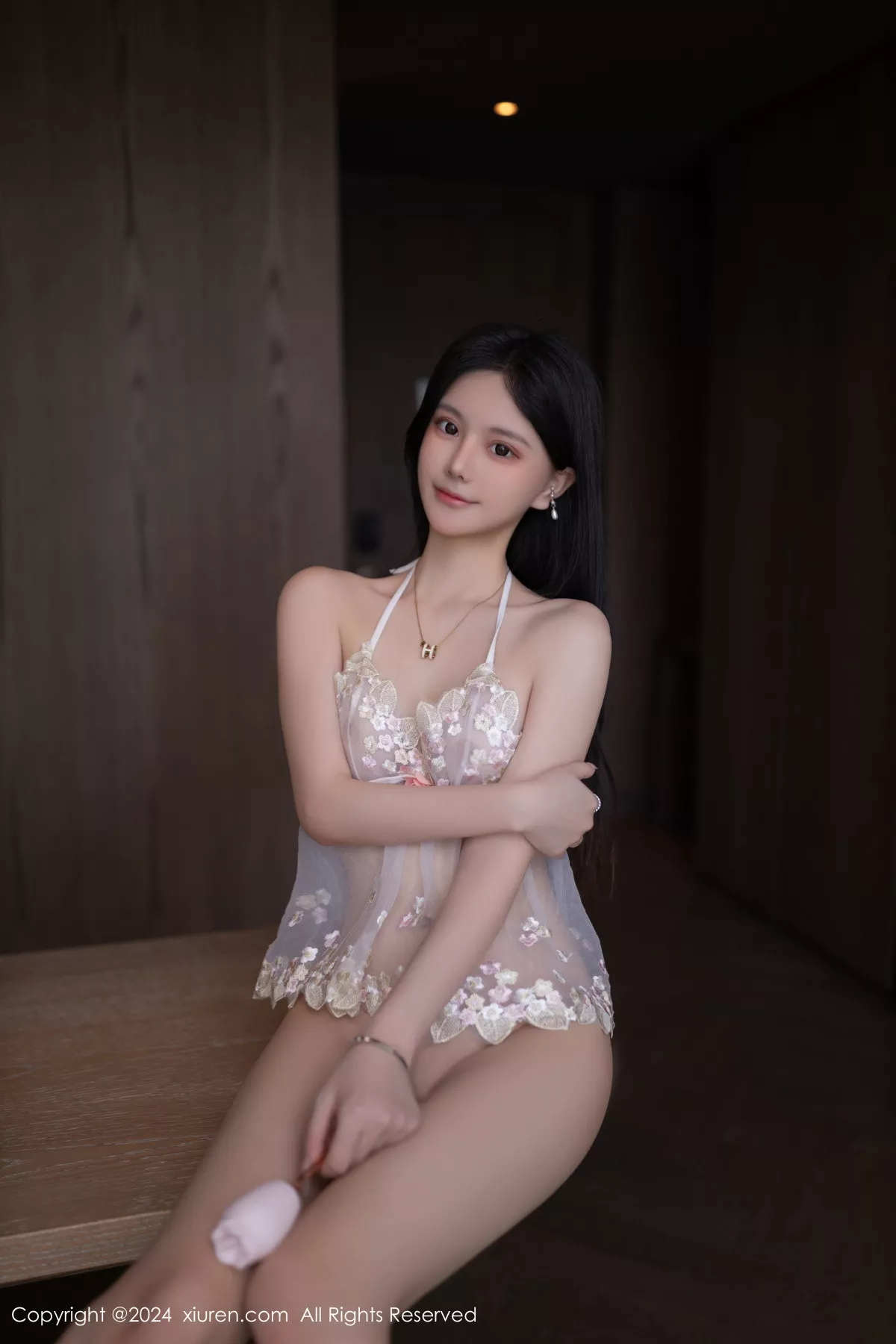 幼幼 风格 诱人写真重设 【XIUREN秀人 白色 No.8925 网XiuRen】 超薄性趣服 紫色 艳模 秀无瑕身段 连衣短裙