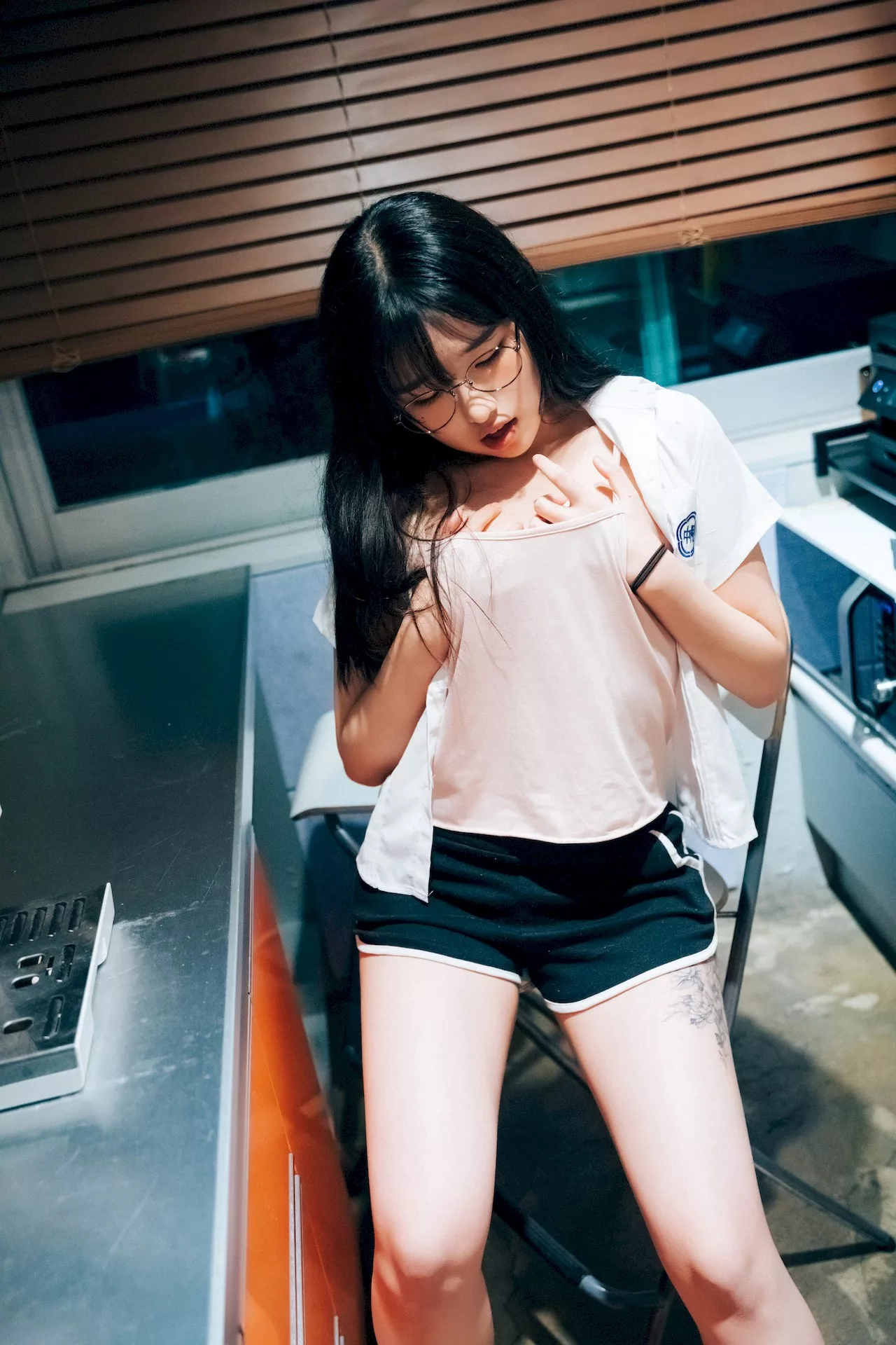艺术图】 【Loozy 艺术图 淫惰女生 韩国 尤物 韩国 Reading 尤物 Room Sonson 全集修正