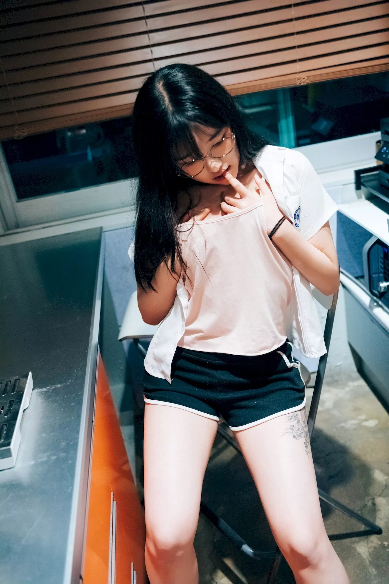 艺术图】 【Loozy 艺术图 淫惰女生 韩国 尤物 韩国 Reading 尤物 Room Sonson 全集修正