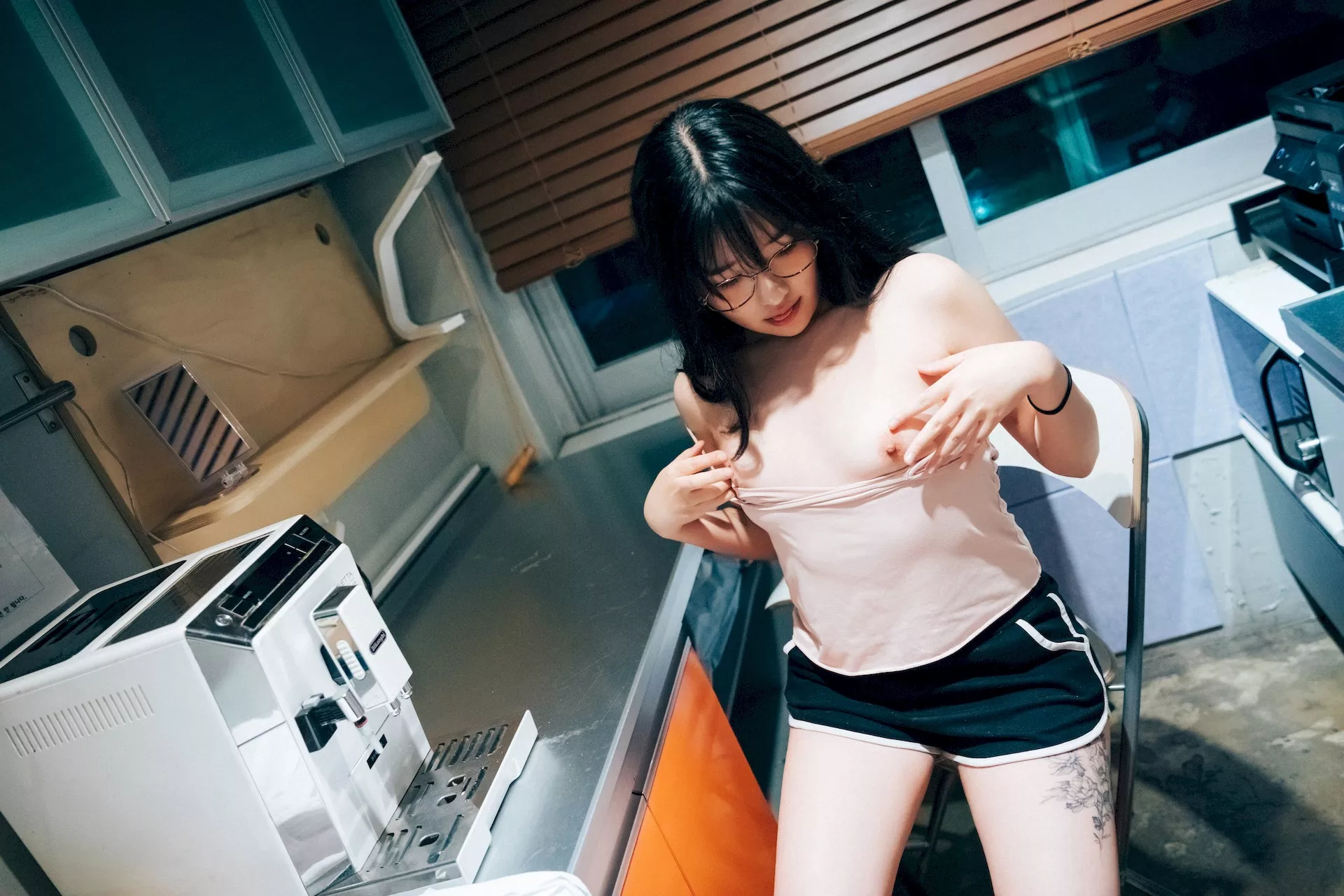 艺术图】 【Loozy 艺术图 淫惰女生 韩国 尤物 韩国 Reading 尤物 Room Sonson 全集修正