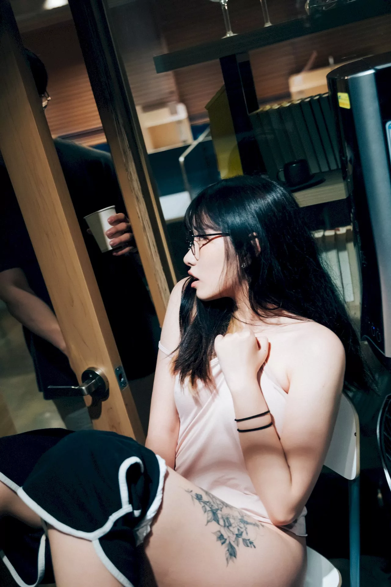 艺术图】 【Loozy 艺术图 淫惰女生 韩国 尤物 韩国 Reading 尤物 Room Sonson 全集修正