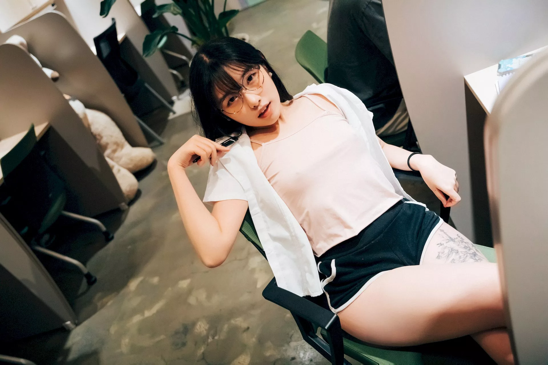 艺术图】 【Loozy 艺术图 淫惰女生 韩国 尤物 韩国 Reading 尤物 Room Sonson 全集修正