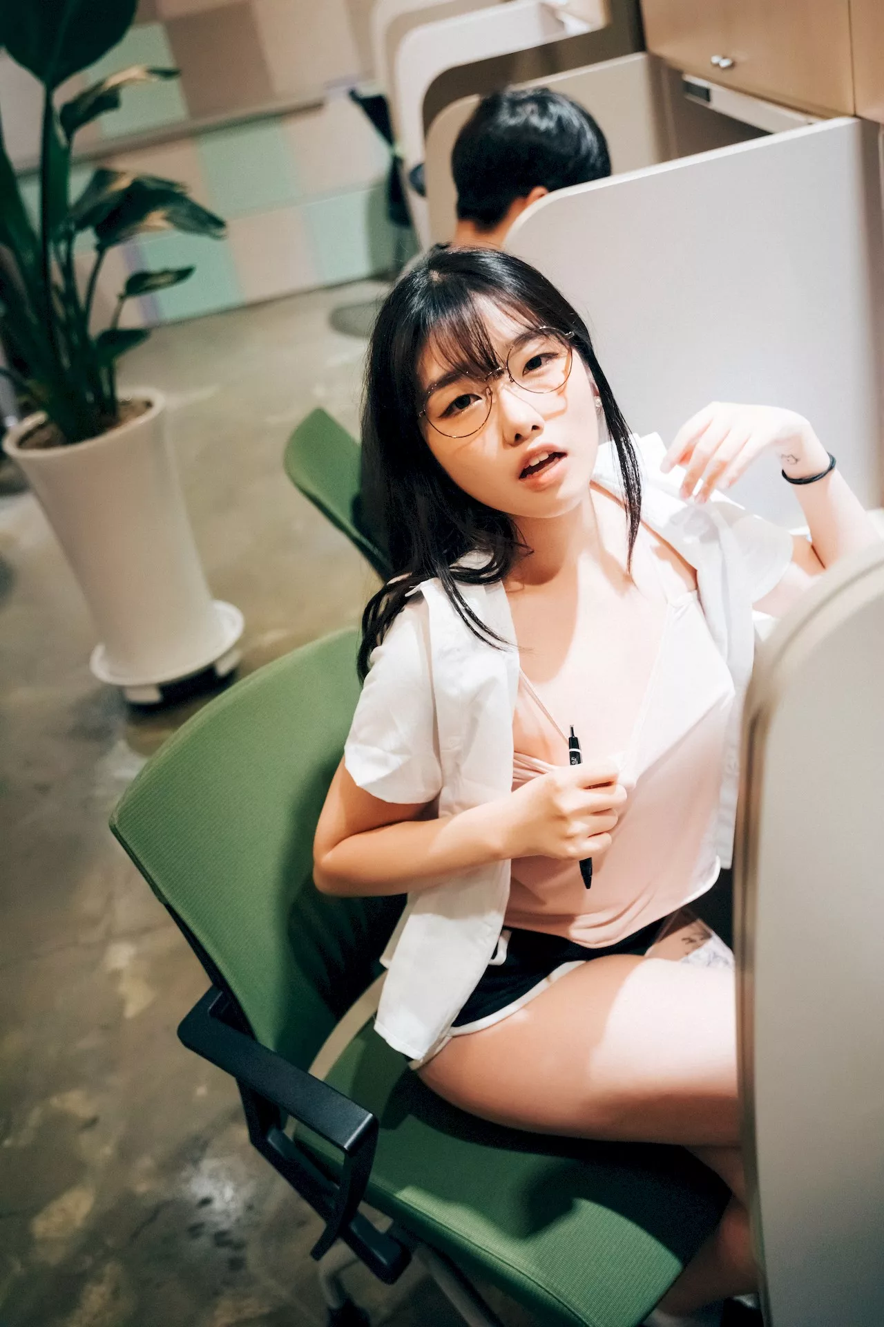 艺术图】 【Loozy 艺术图 淫惰女生 韩国 尤物 韩国 Reading 尤物 Room Sonson 全集修正