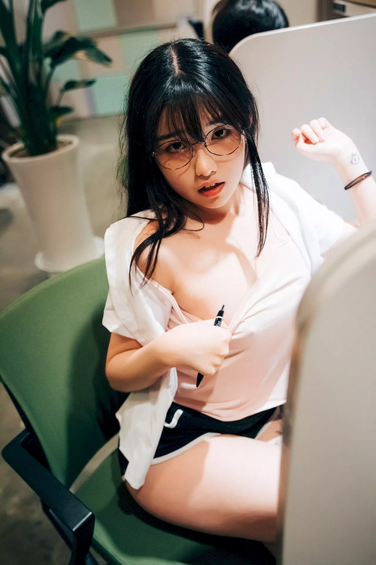 艺术图】 【Loozy 艺术图 淫惰女生 韩国 尤物 韩国 Reading 尤物 Room Sonson 全集修正