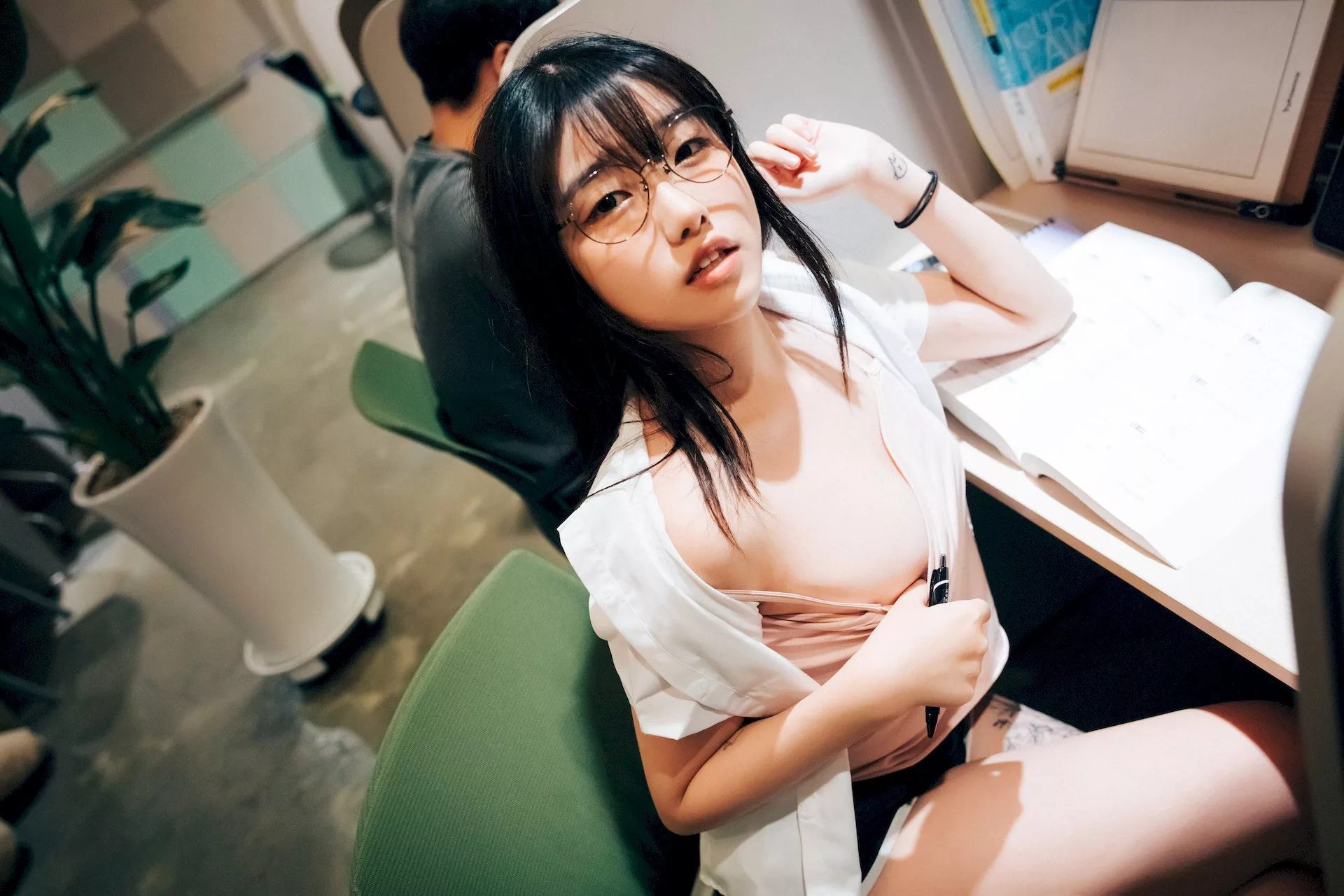 艺术图】 【Loozy 艺术图 淫惰女生 韩国 尤物 韩国 Reading 尤物 Room Sonson 全集修正