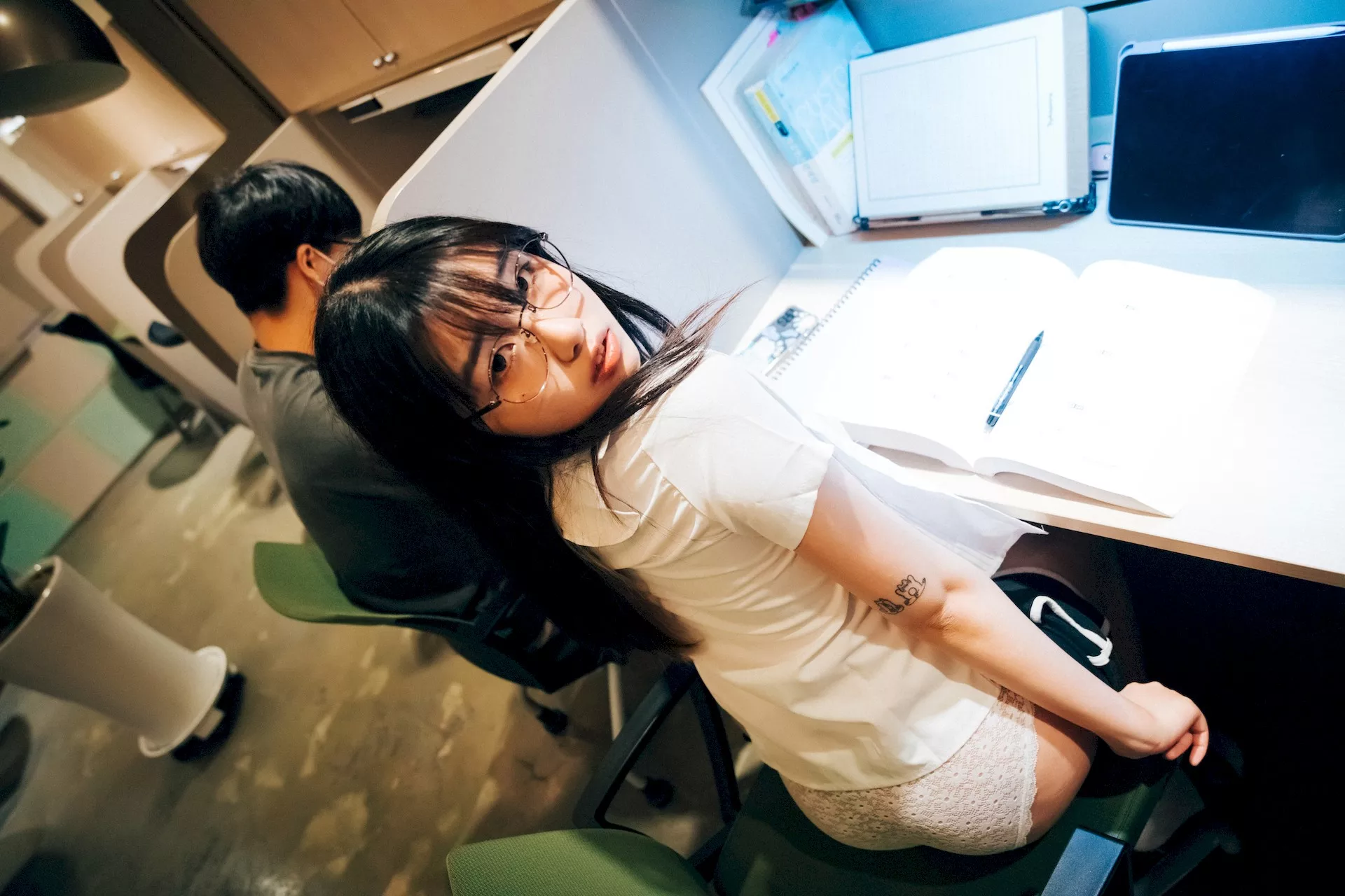艺术图】 【Loozy 艺术图 淫惰女生 韩国 尤物 韩国 Reading 尤物 Room Sonson 全集修正