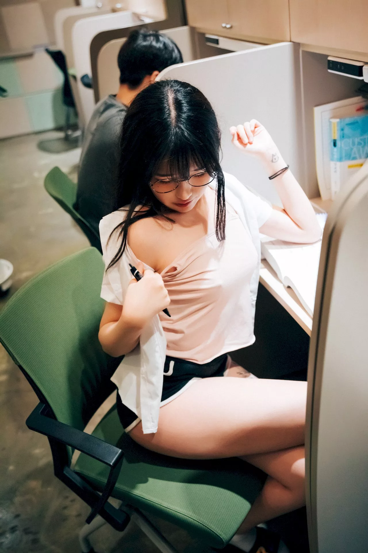 艺术图】 【Loozy 艺术图 淫惰女生 韩国 尤物 韩国 Reading 尤物 Room Sonson 全集修正