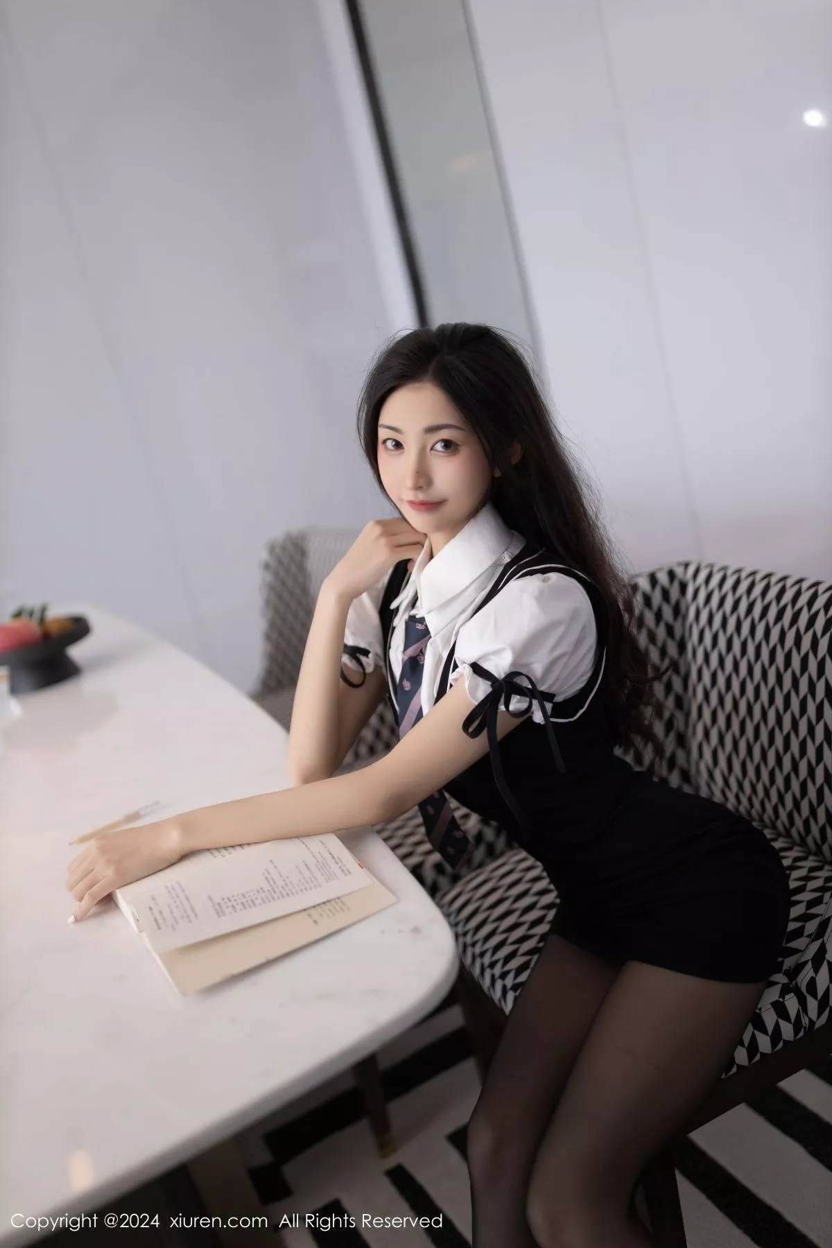 鱼尾fish 薄透黑丝 秀丰满身材 女孩制服 丽模 网XiuRen】 白色内衣 Vol.8934 着迷写真重摄 【xiuren秀人