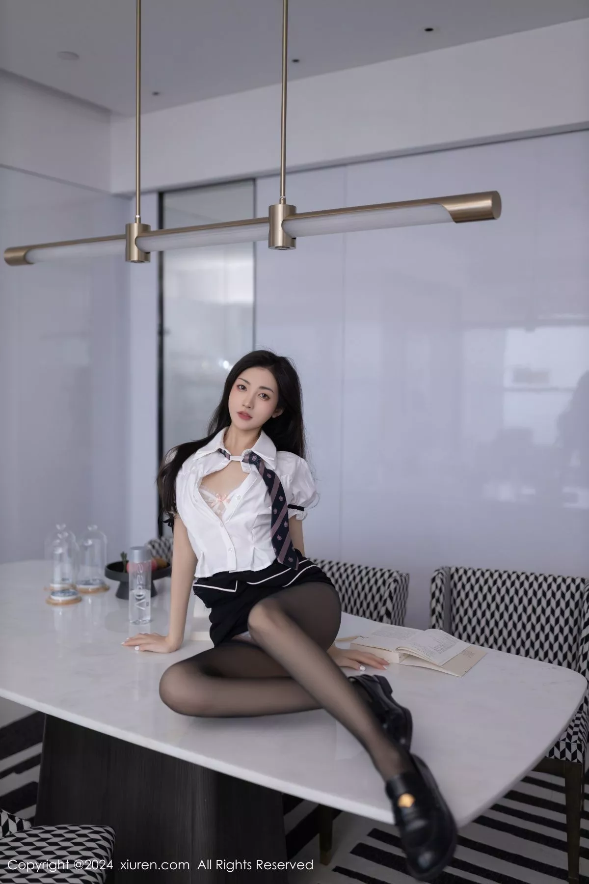 鱼尾fish 薄透黑丝 秀丰满身材 女孩制服 丽模 网XiuRen】 白色内衣 Vol.8934 着迷写真重摄 【xiuren秀人