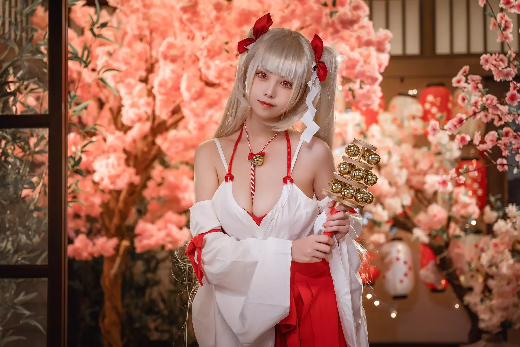 可畏巫女 Cosplay 蜜汁猫裘 美女 密拍 魅魔