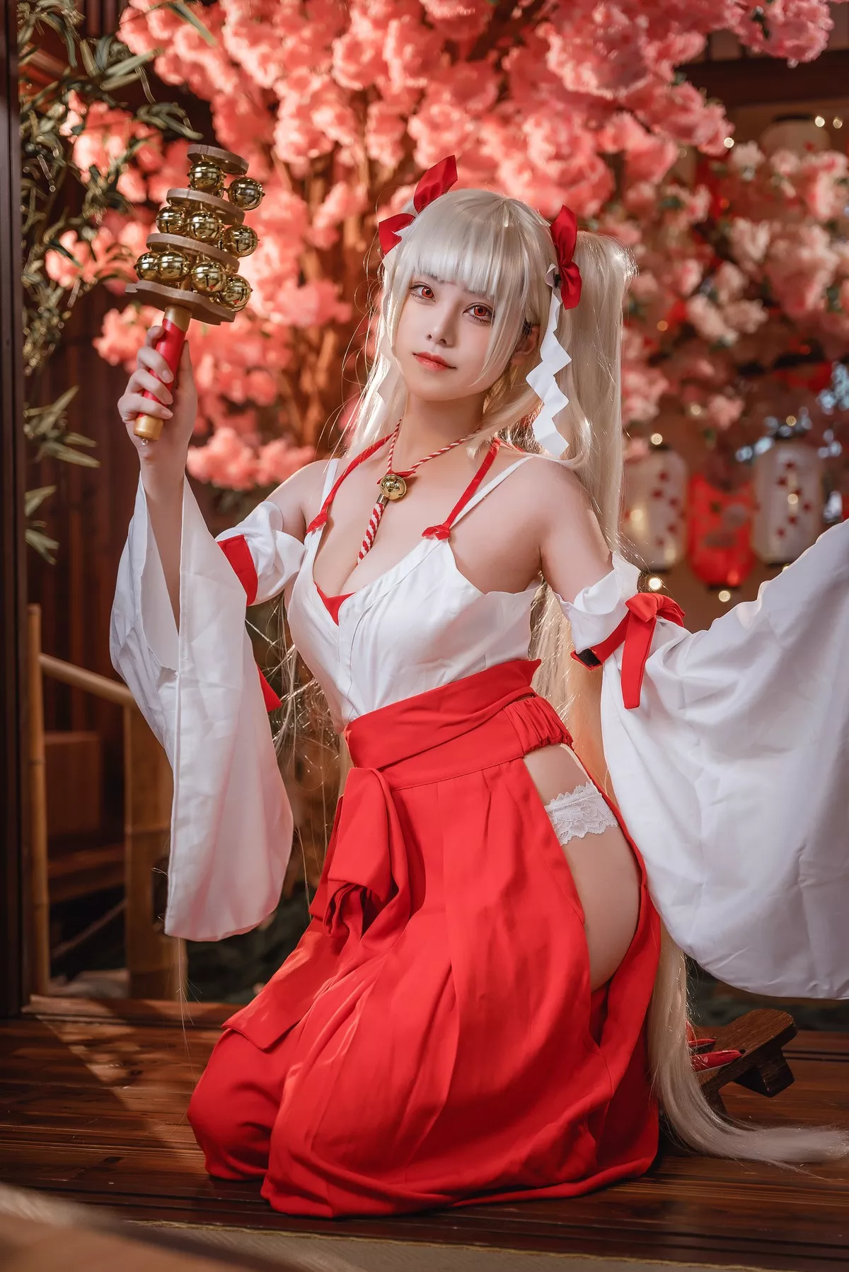 可畏巫女 Cosplay 蜜汁猫裘 美女 密拍 魅魔
