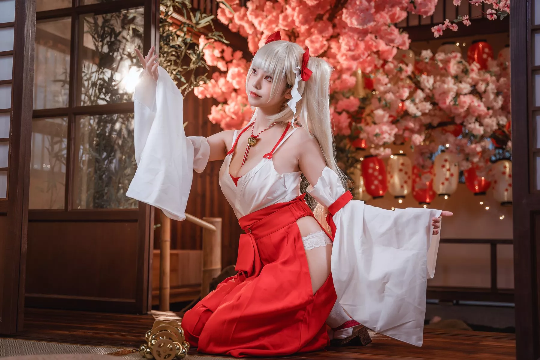 可畏巫女 Cosplay 蜜汁猫裘 美女 密拍 魅魔