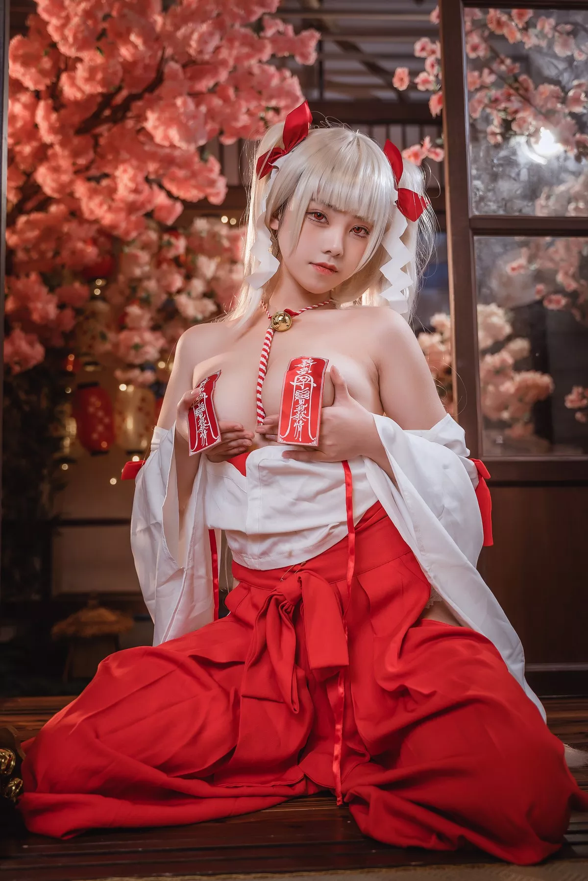 可畏巫女 Cosplay 蜜汁猫裘 美女 密拍 魅魔