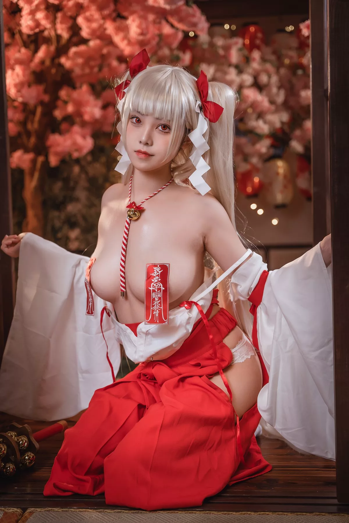 可畏巫女 Cosplay 蜜汁猫裘 美女 密拍 魅魔
