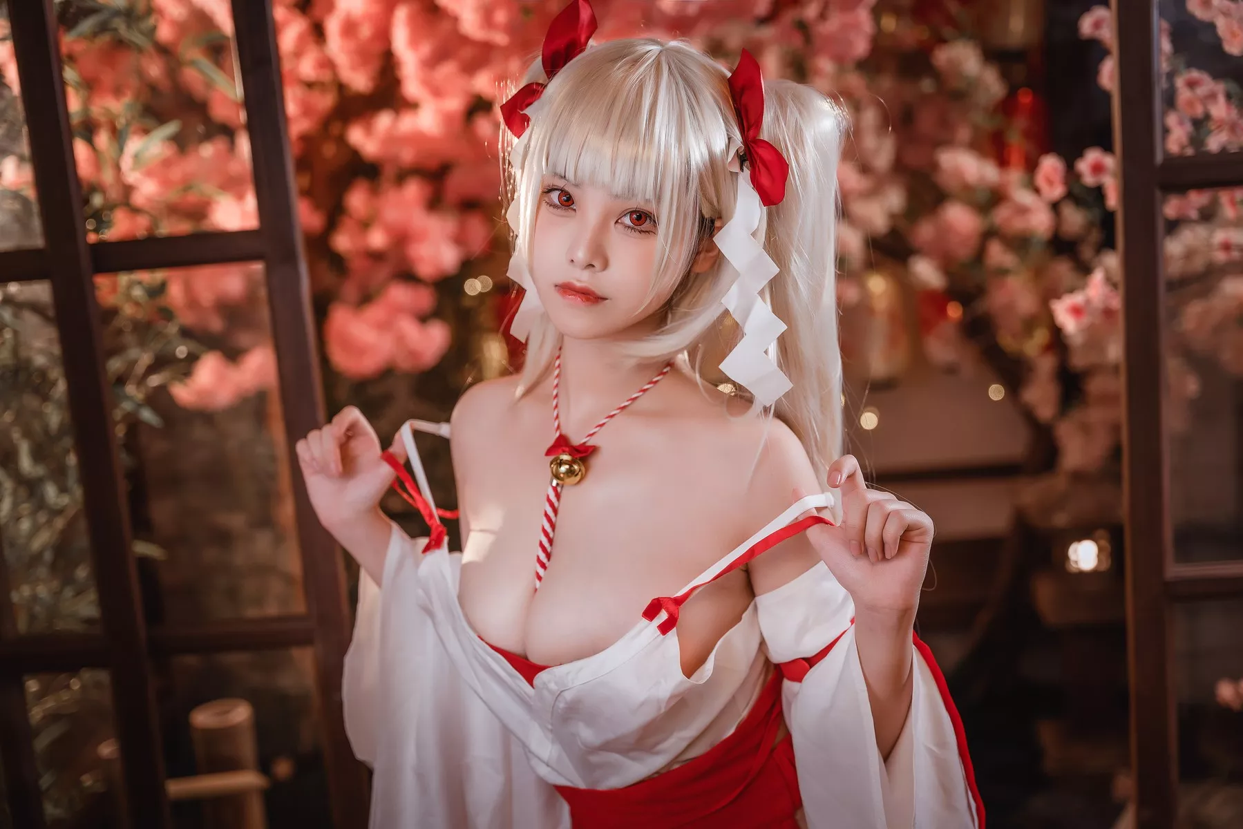 可畏巫女 Cosplay 蜜汁猫裘 美女 密拍 魅魔