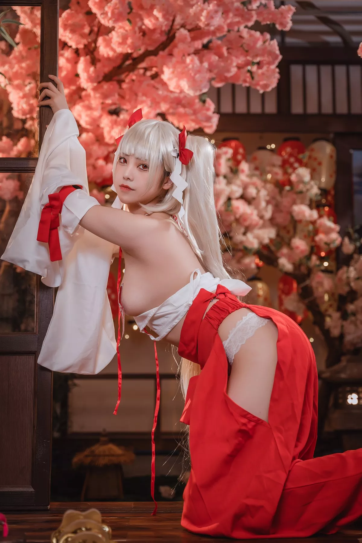 可畏巫女 Cosplay 蜜汁猫裘 美女 密拍 魅魔