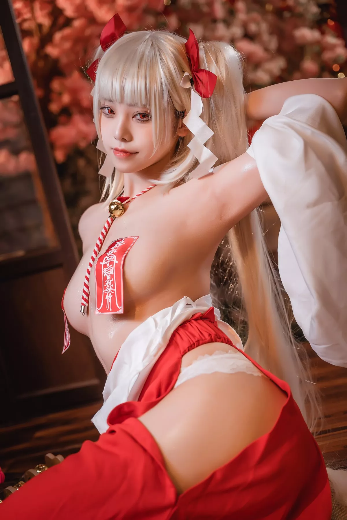 可畏巫女 Cosplay 蜜汁猫裘 美女 密拍 魅魔