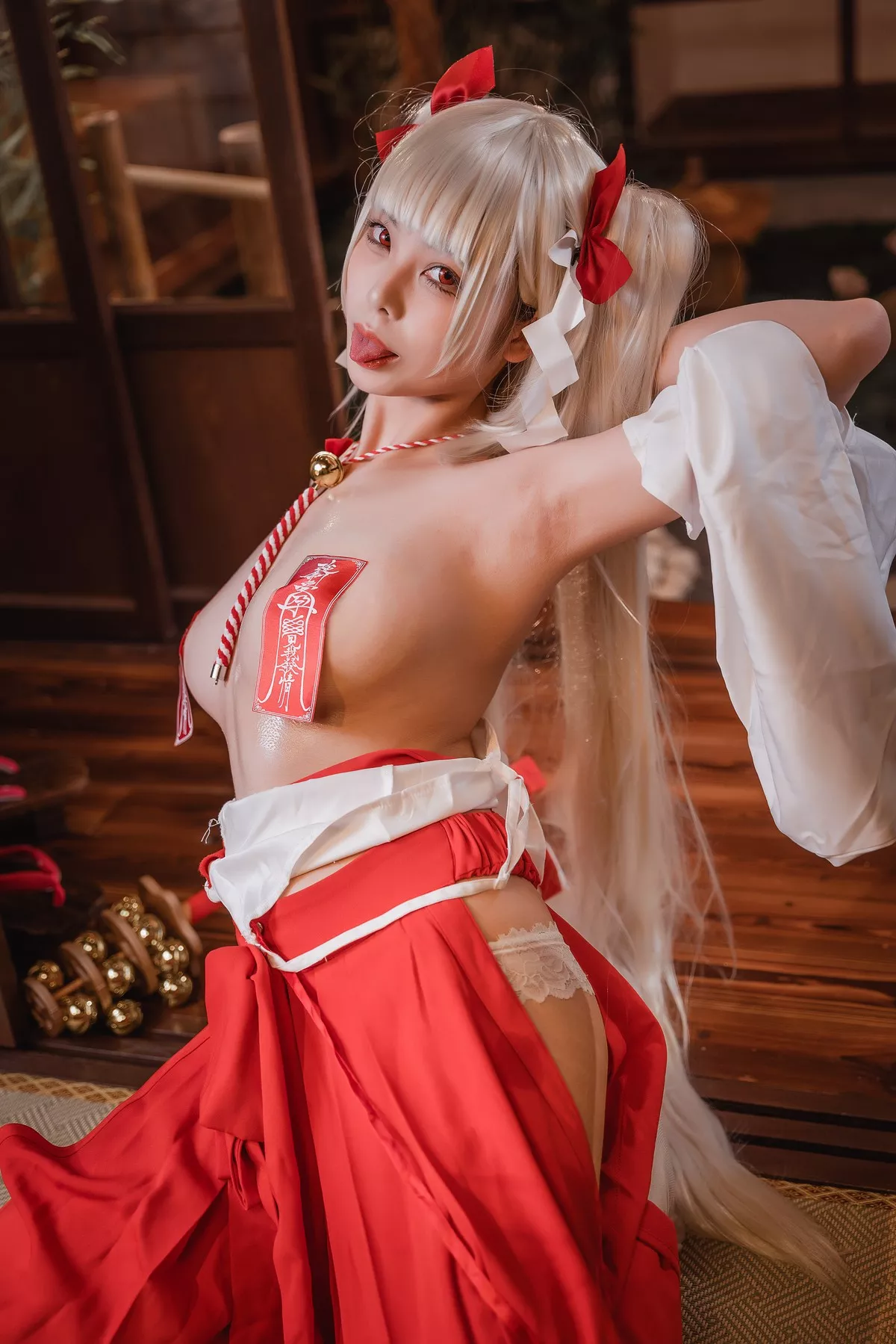 可畏巫女 Cosplay 蜜汁猫裘 美女 密拍 魅魔