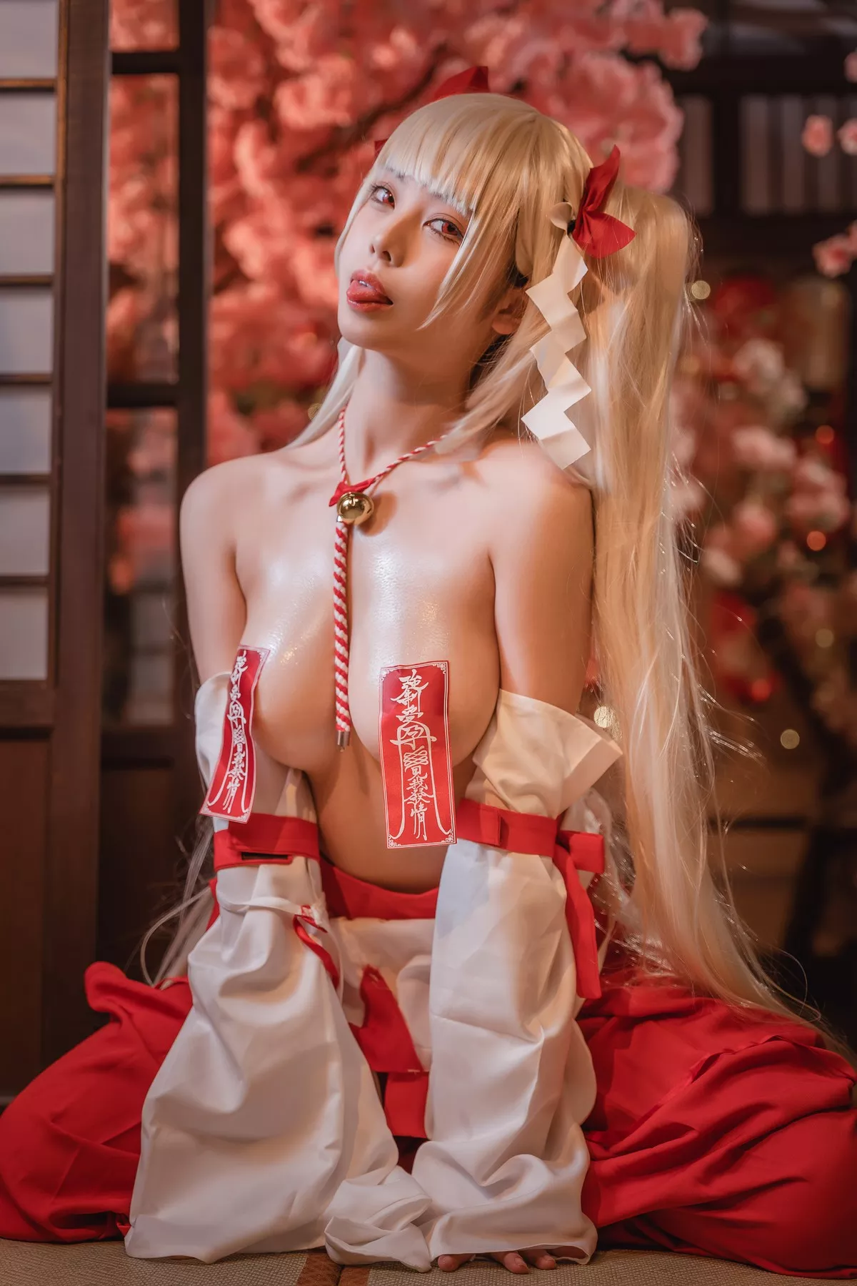 可畏巫女 Cosplay 蜜汁猫裘 美女 密拍 魅魔