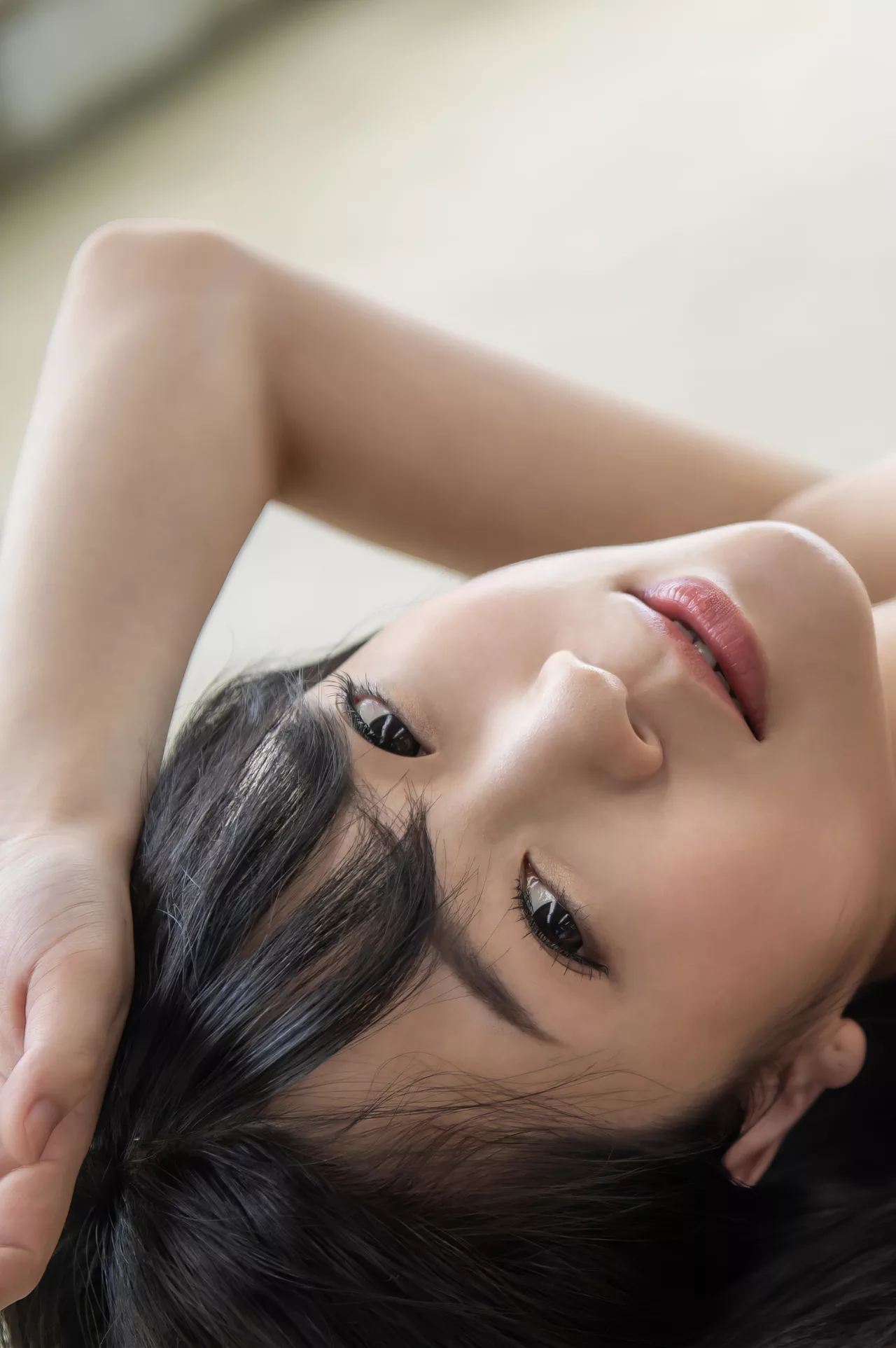 Riona 美菇凉と“完全主�Q”で过ごす写真集BEST Minami 南梨央奈の恋人たち。