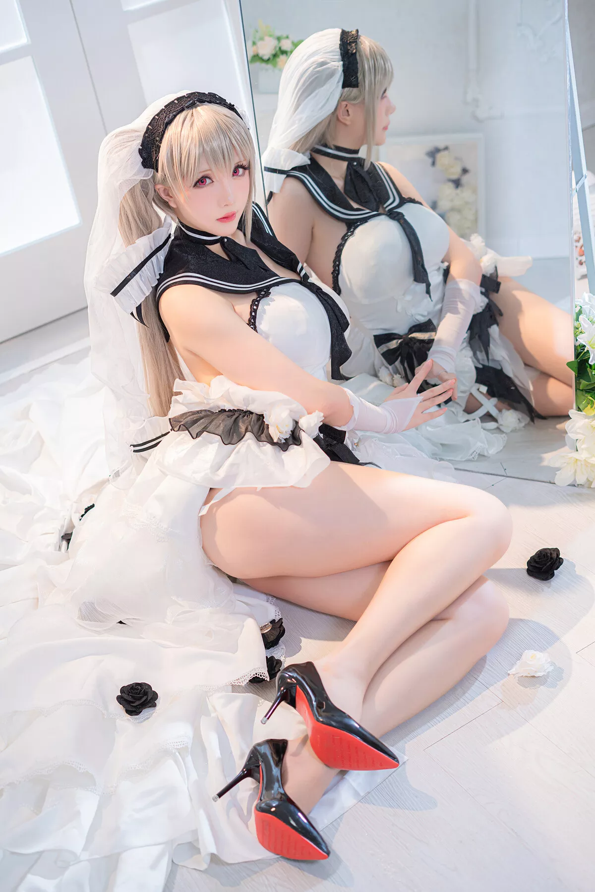 Cosplay 纯白と漆黑 女神 【Hoshilily 星之迟迟】 福利 可畏