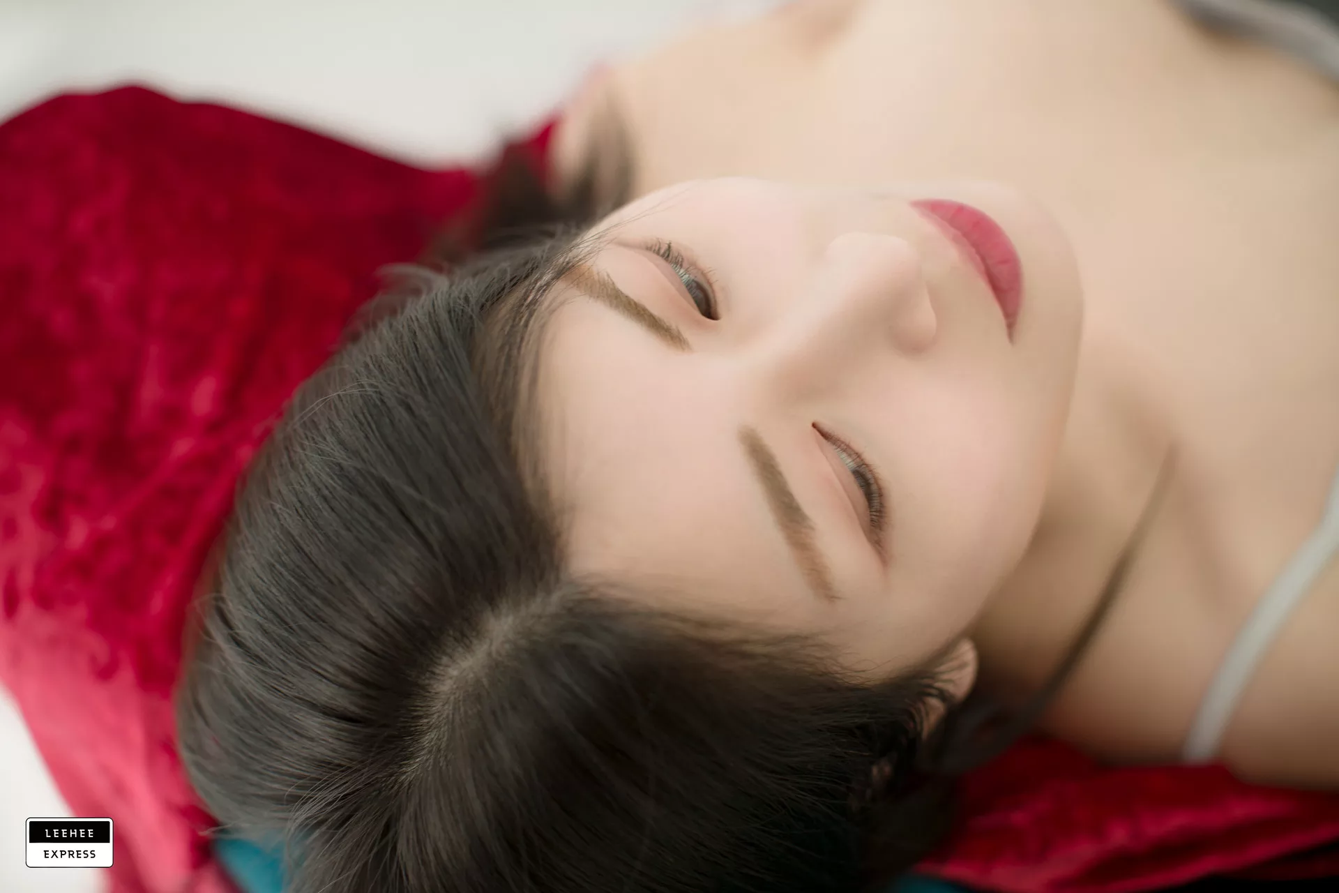 EXPRESS 南韩 写真组图】 美女 015 艳模 Min.E【LEEHEE (54P) LERB 南韩 利熙快运 写真 高画质