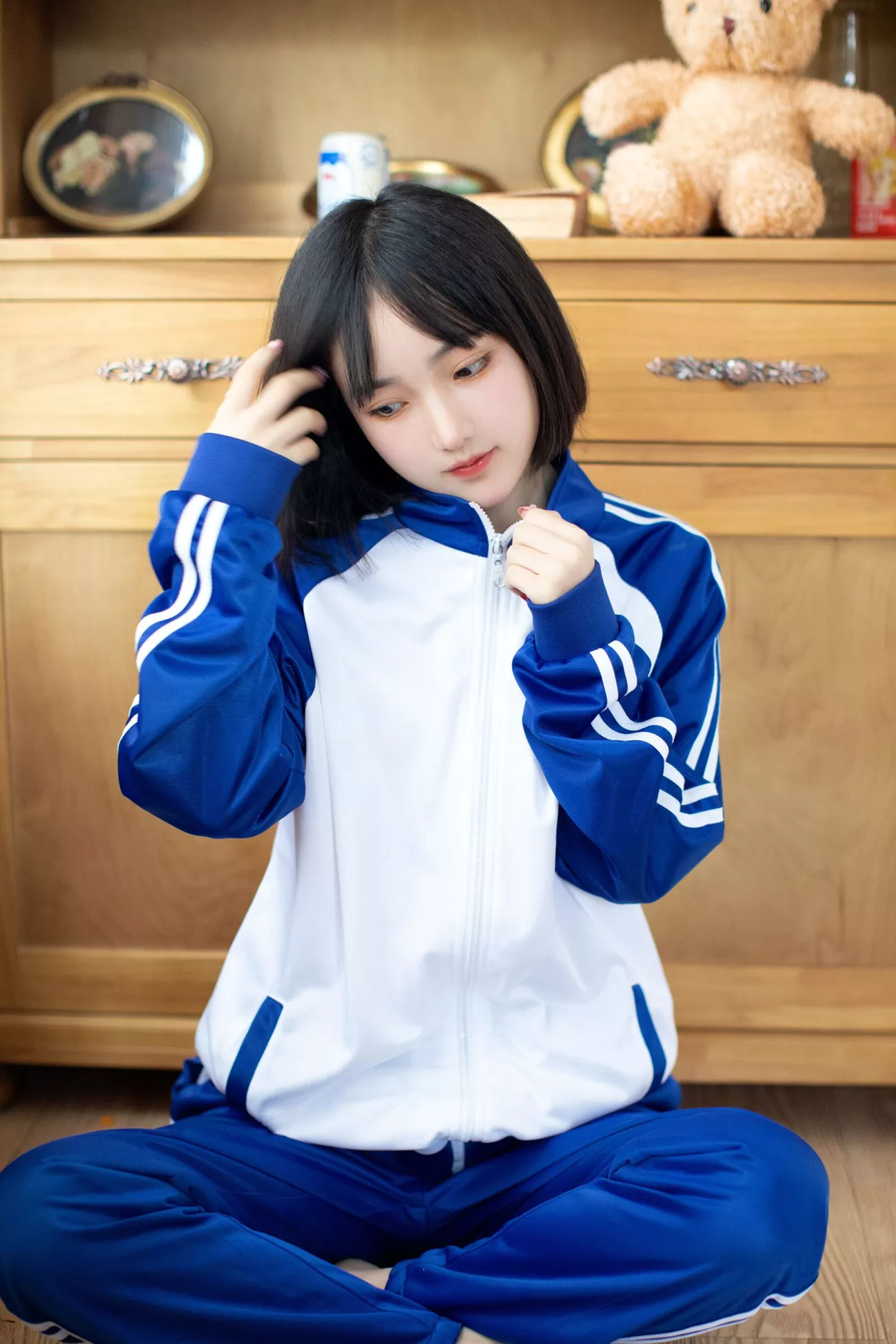 咔咔《萌妹纸 小熊 高画质摄视像集 》