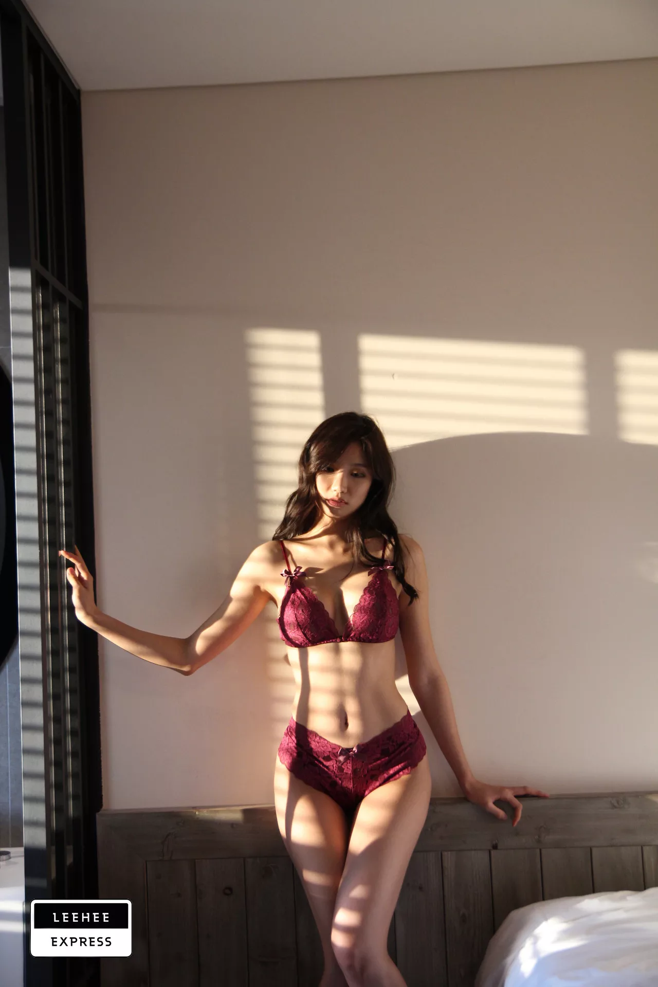 优质 Lee 南韩 丽人 LELV 002 写真 辣模 写真美图】 EXPRESS (61P) Heeeun【LEEHEE 南韩 利熙快运