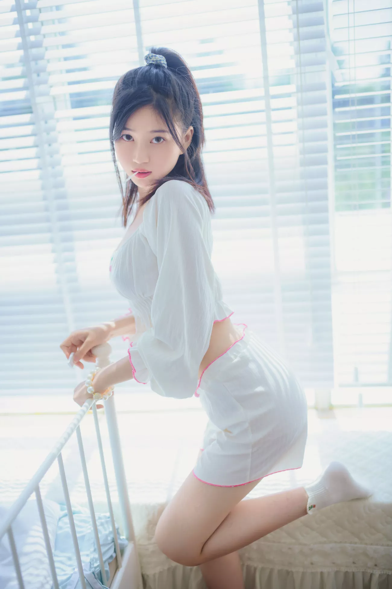 《吃棒棒糖的学生》 高质写真组图 年年