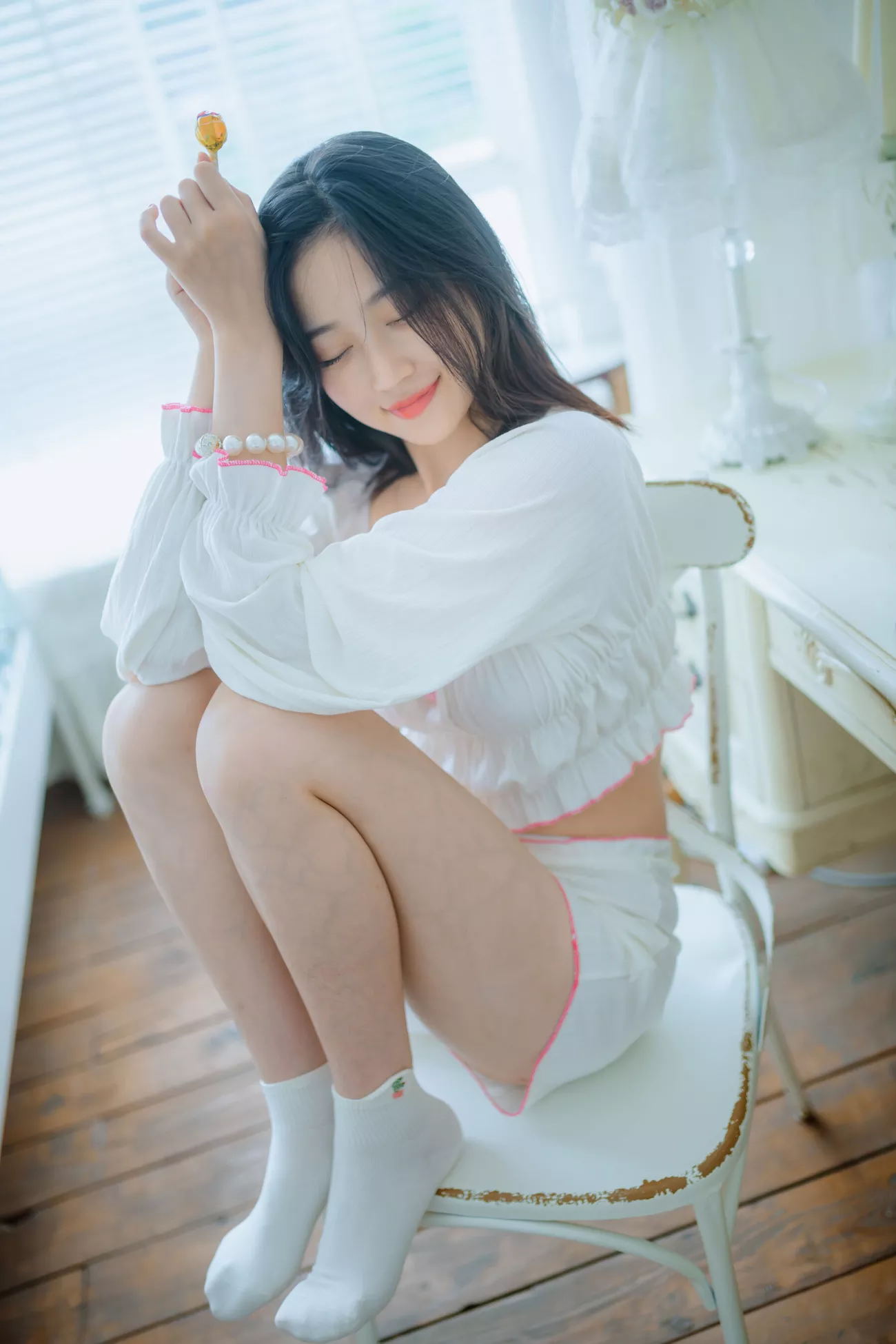 《吃棒棒糖的学生》 高质写真组图 年年