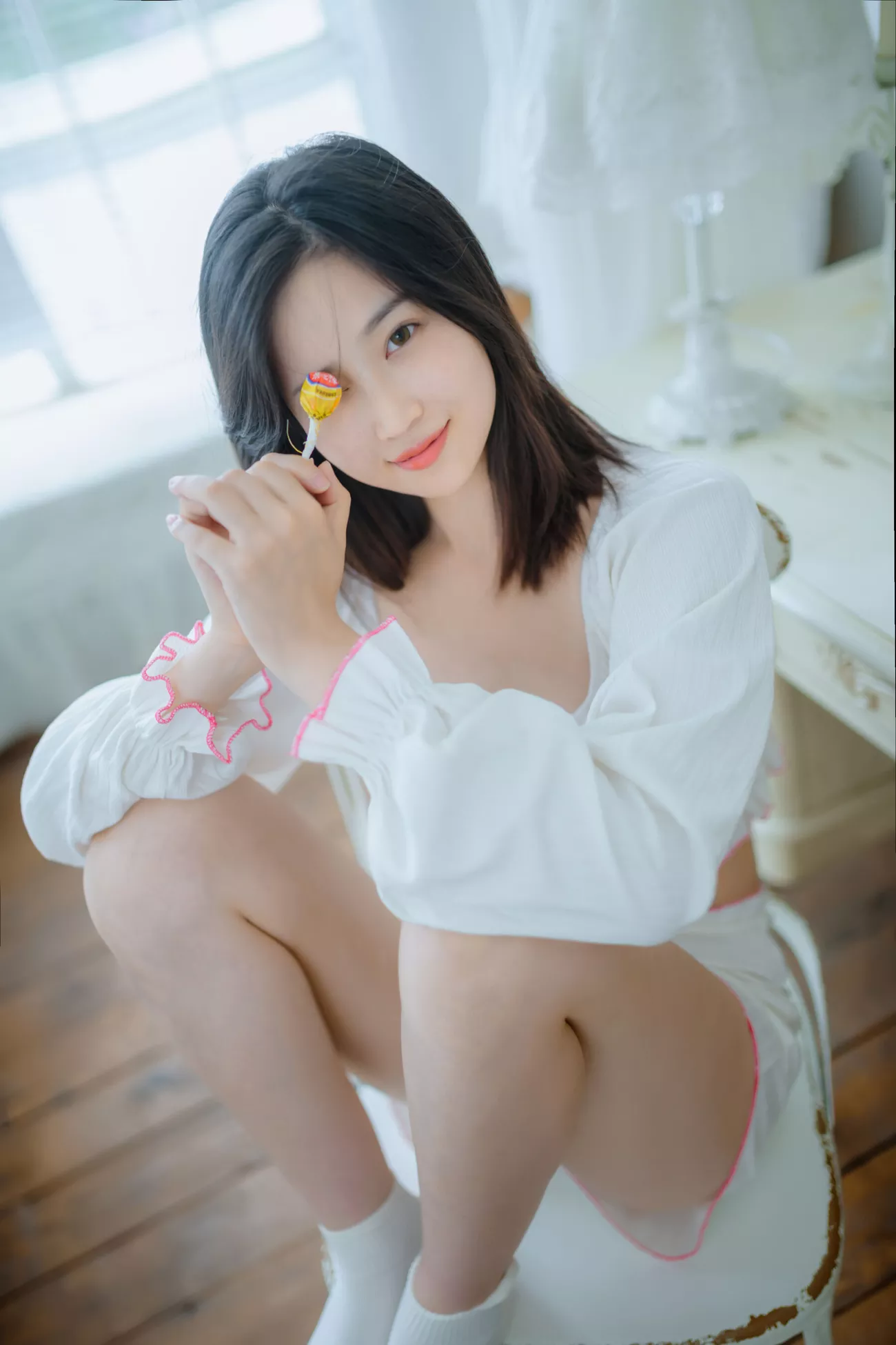 《吃棒棒糖的学生》 高质写真组图 年年