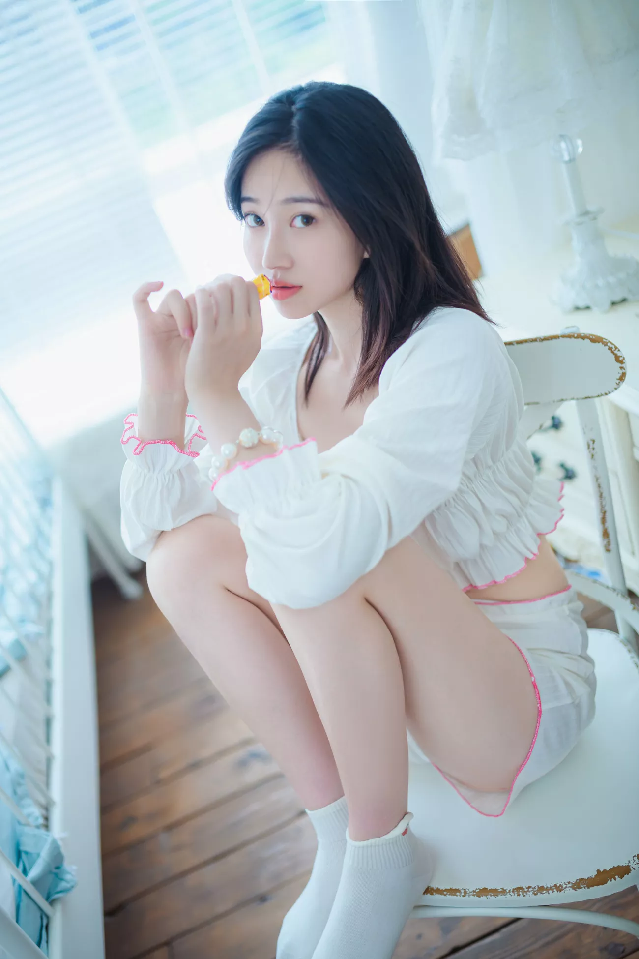 《吃棒棒糖的学生》 高质写真组图 年年
