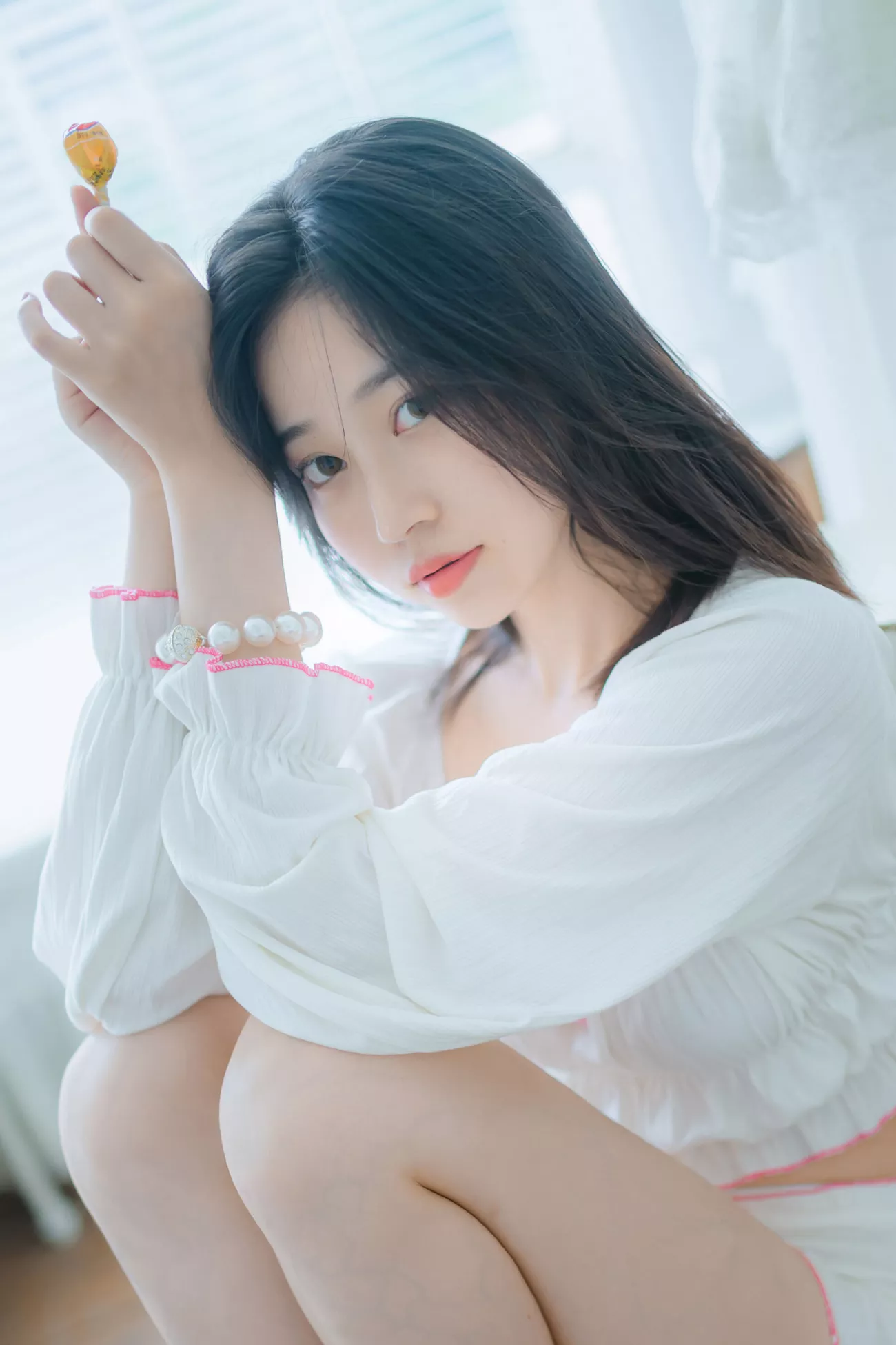 《吃棒棒糖的学生》 高质写真组图 年年
