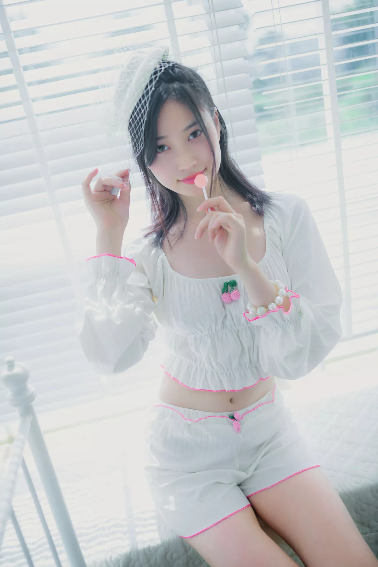《吃棒棒糖的学生》 高质写真组图 年年