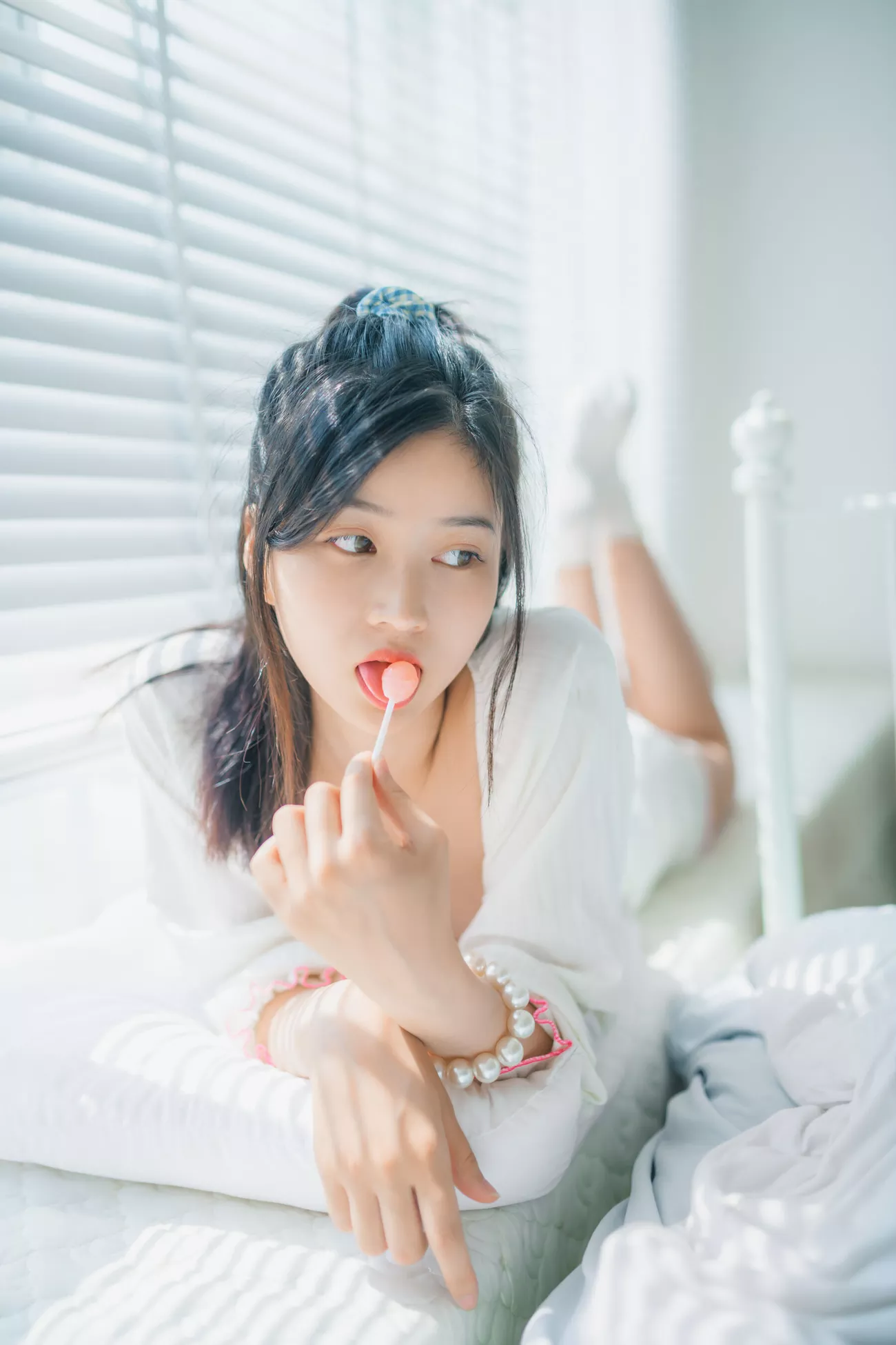《吃棒棒糖的学生》 高质写真组图 年年