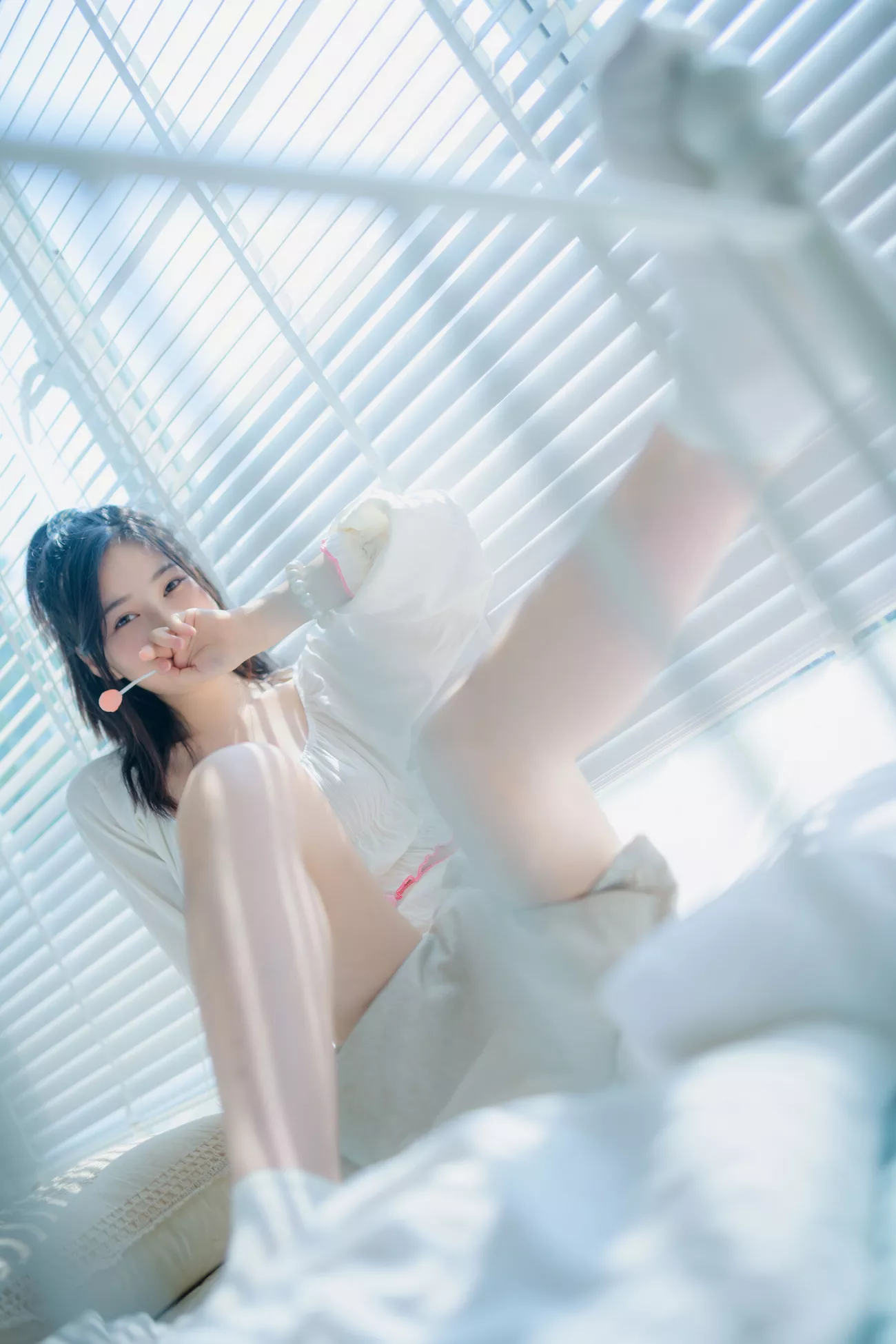 《吃棒棒糖的学生》 高质写真组图 年年