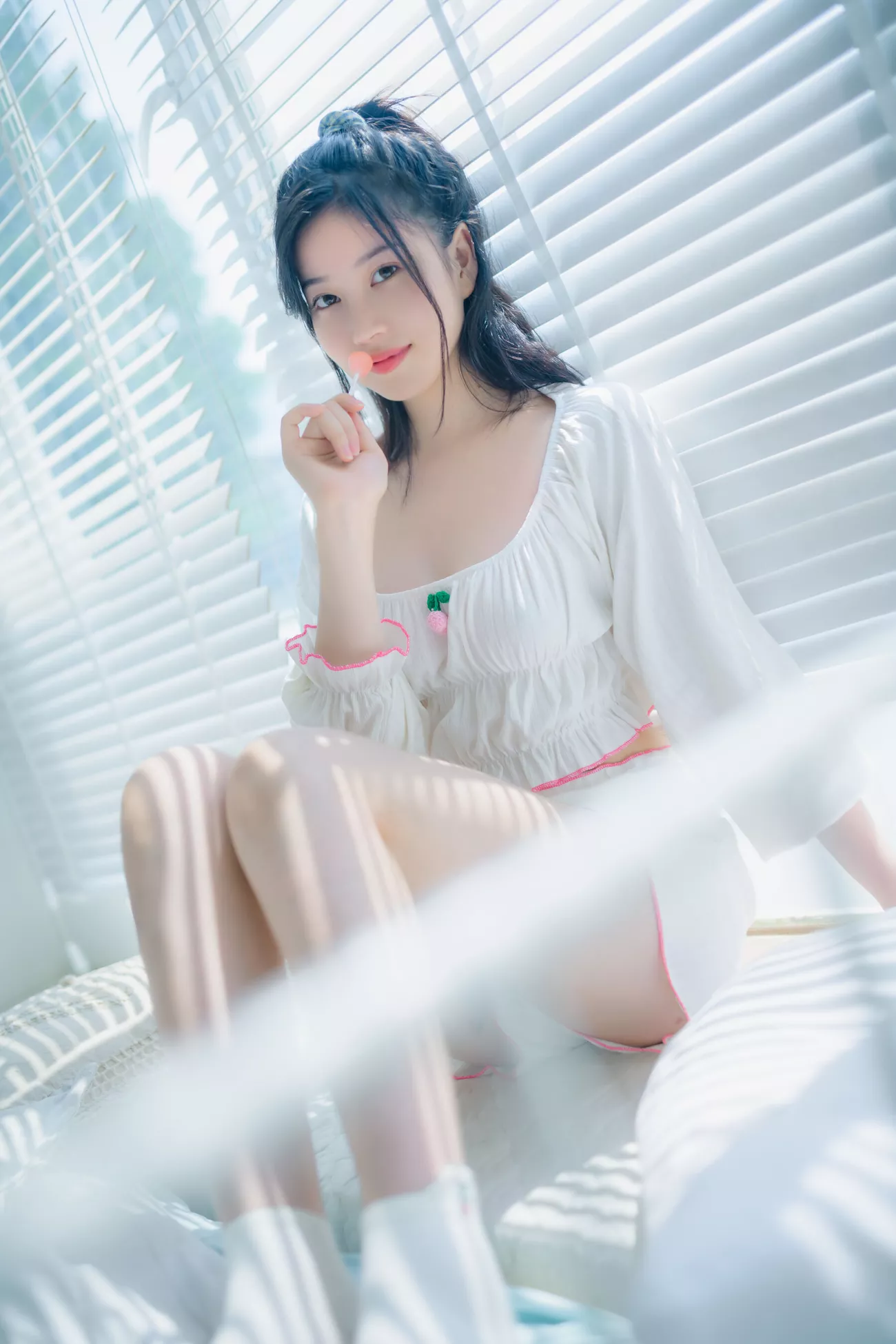 《吃棒棒糖的学生》 高质写真组图 年年