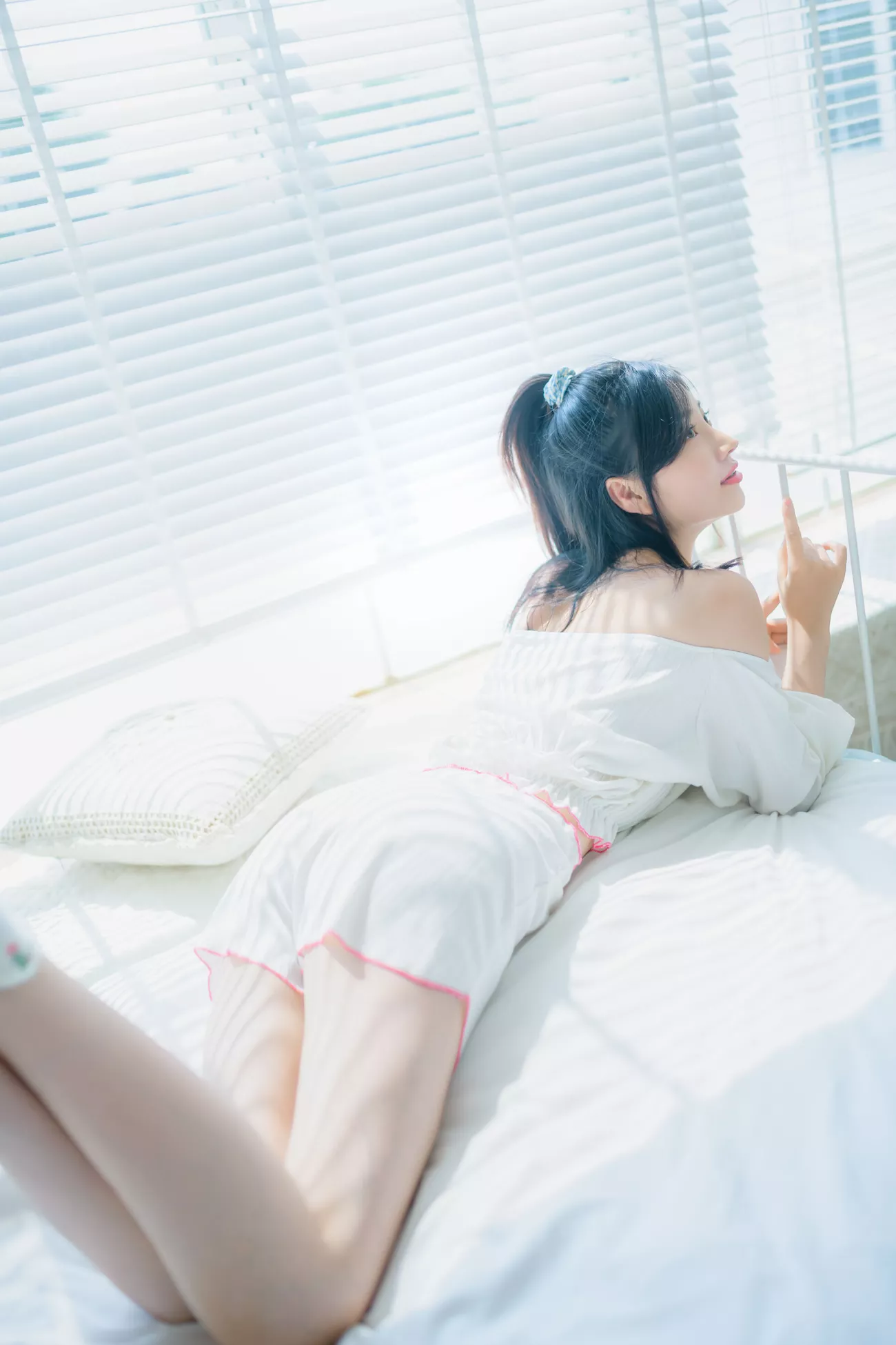 《吃棒棒糖的学生》 高质写真组图 年年