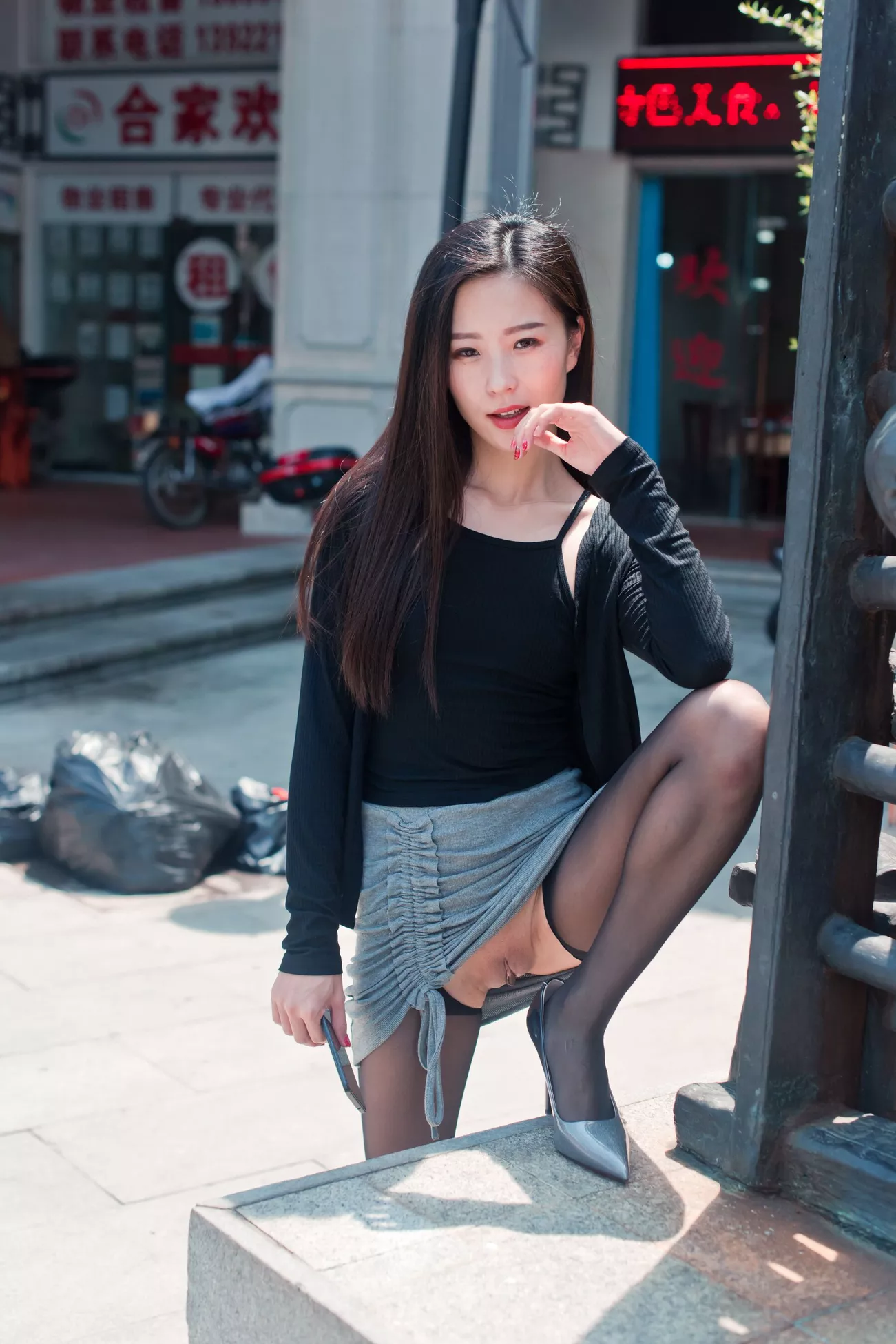 超清写真美图 Alice《黑色丝袜灰裙》 小子怡