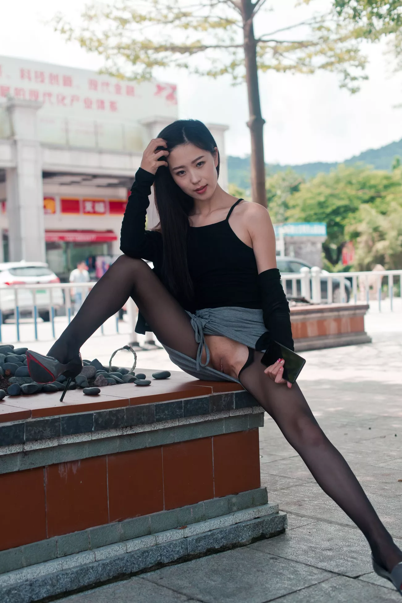 超清写真美图 Alice《黑色丝袜灰裙》 小子怡