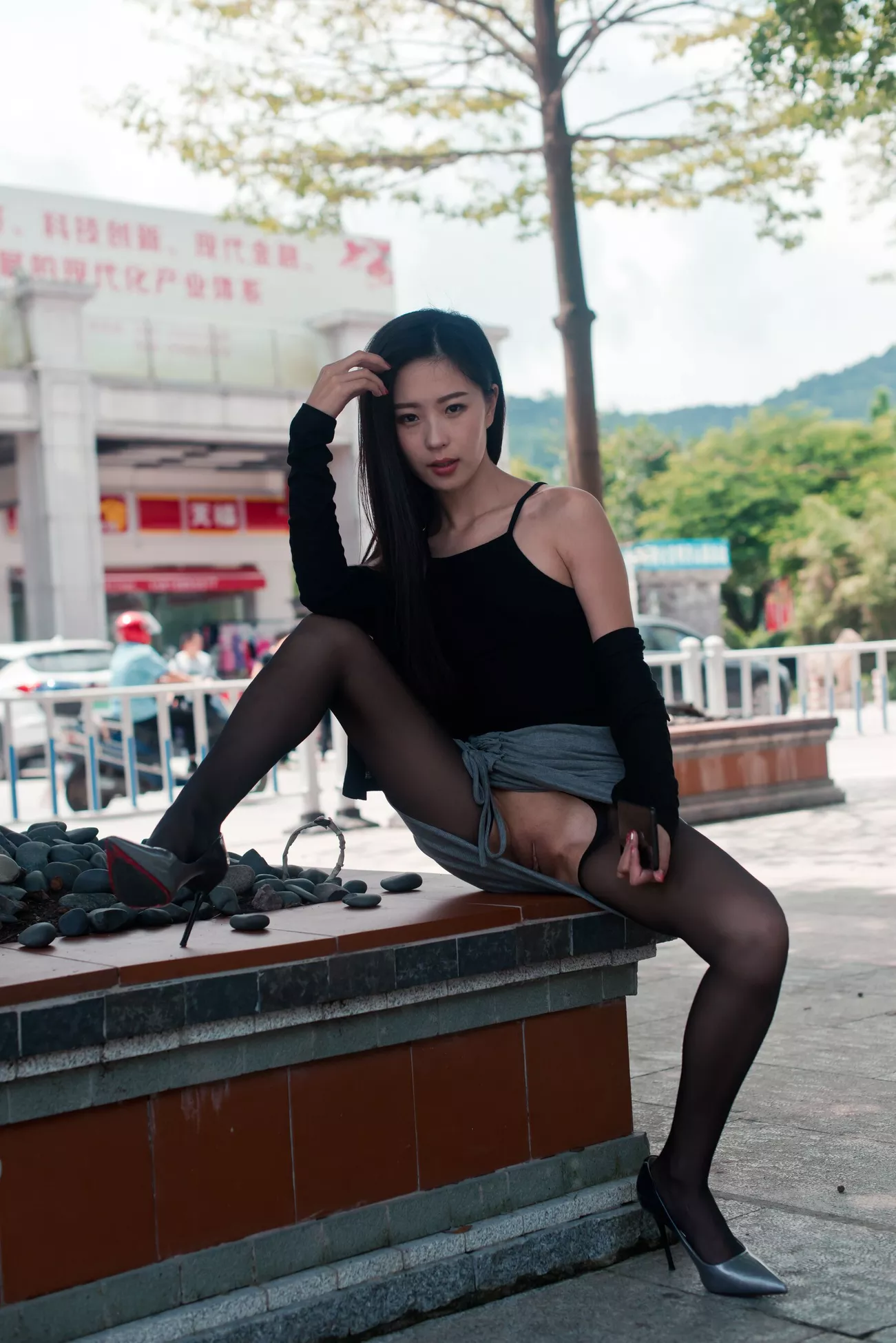 超清写真美图 Alice《黑色丝袜灰裙》 小子怡